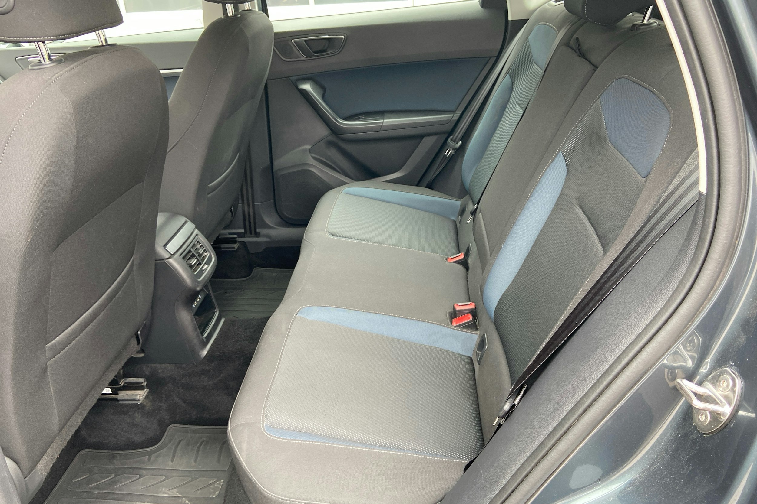 harmaa SEAT Ateca 2020 kuva 8.