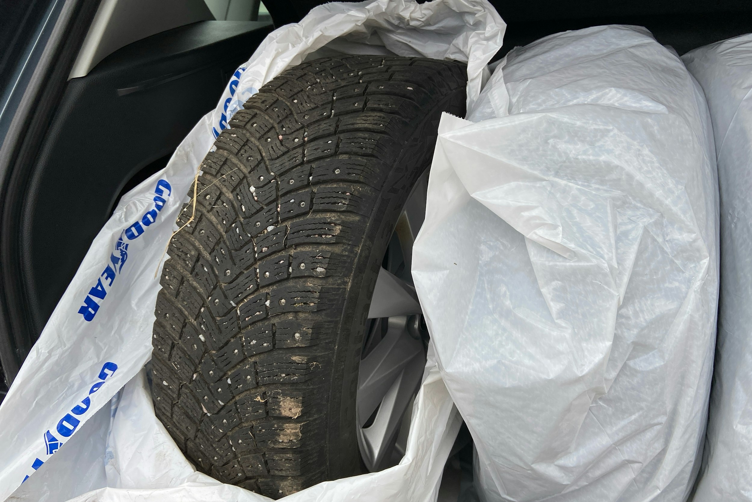 harmaa SEAT Ateca 2020 kuva 11.