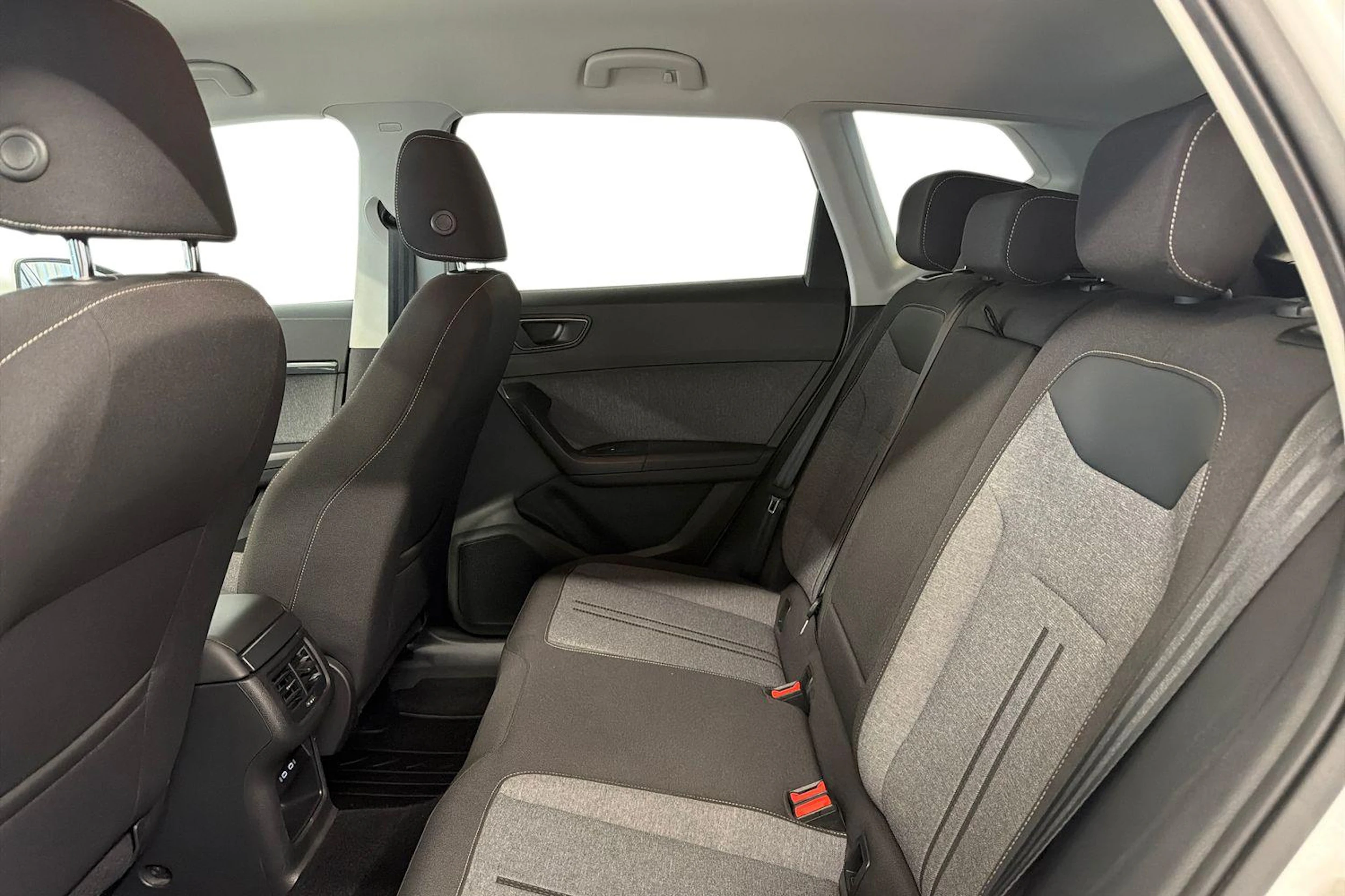 valkoinen SEAT Ateca 2021 kuva 8.