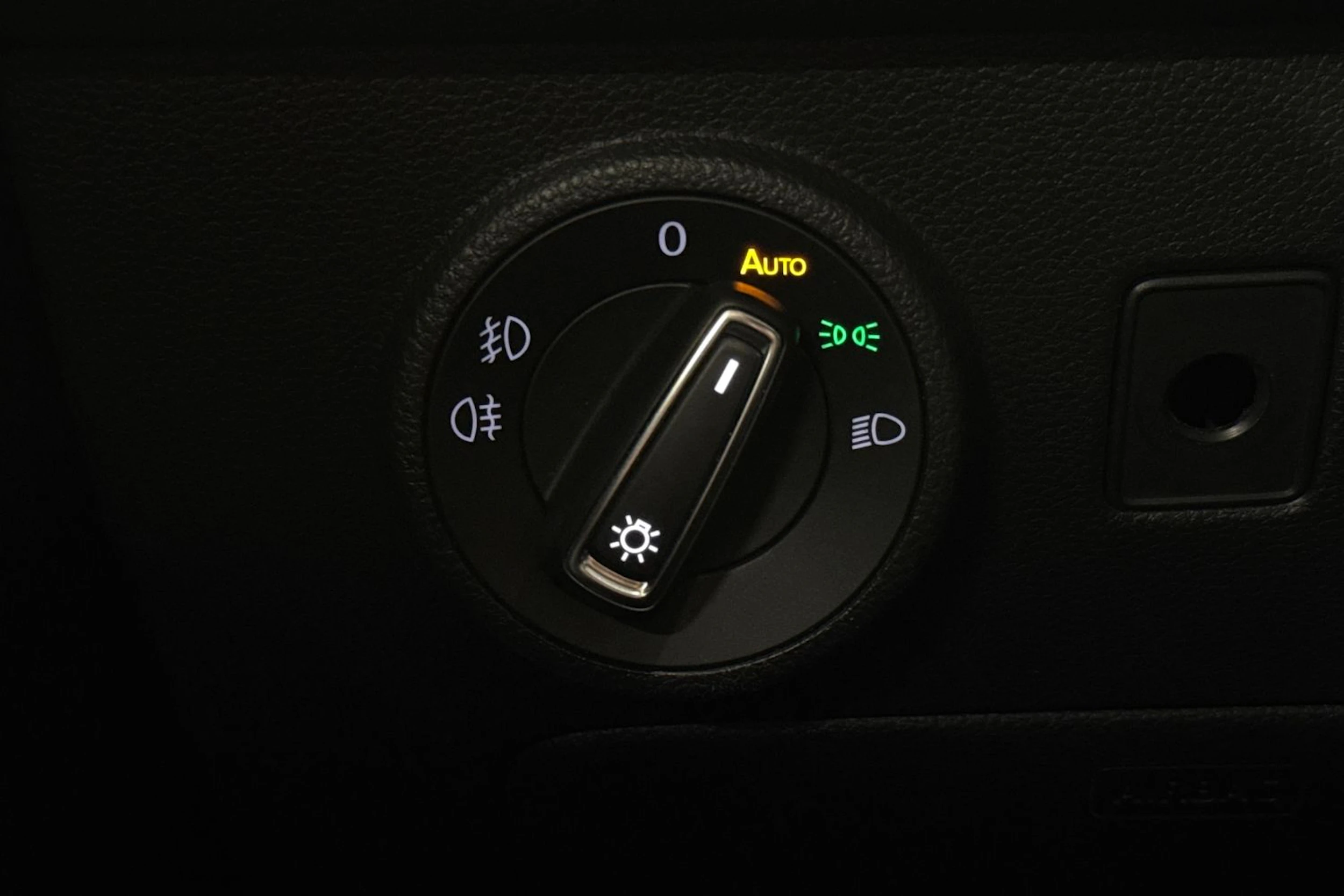 valkoinen SEAT Ateca 2021 kuva 20.