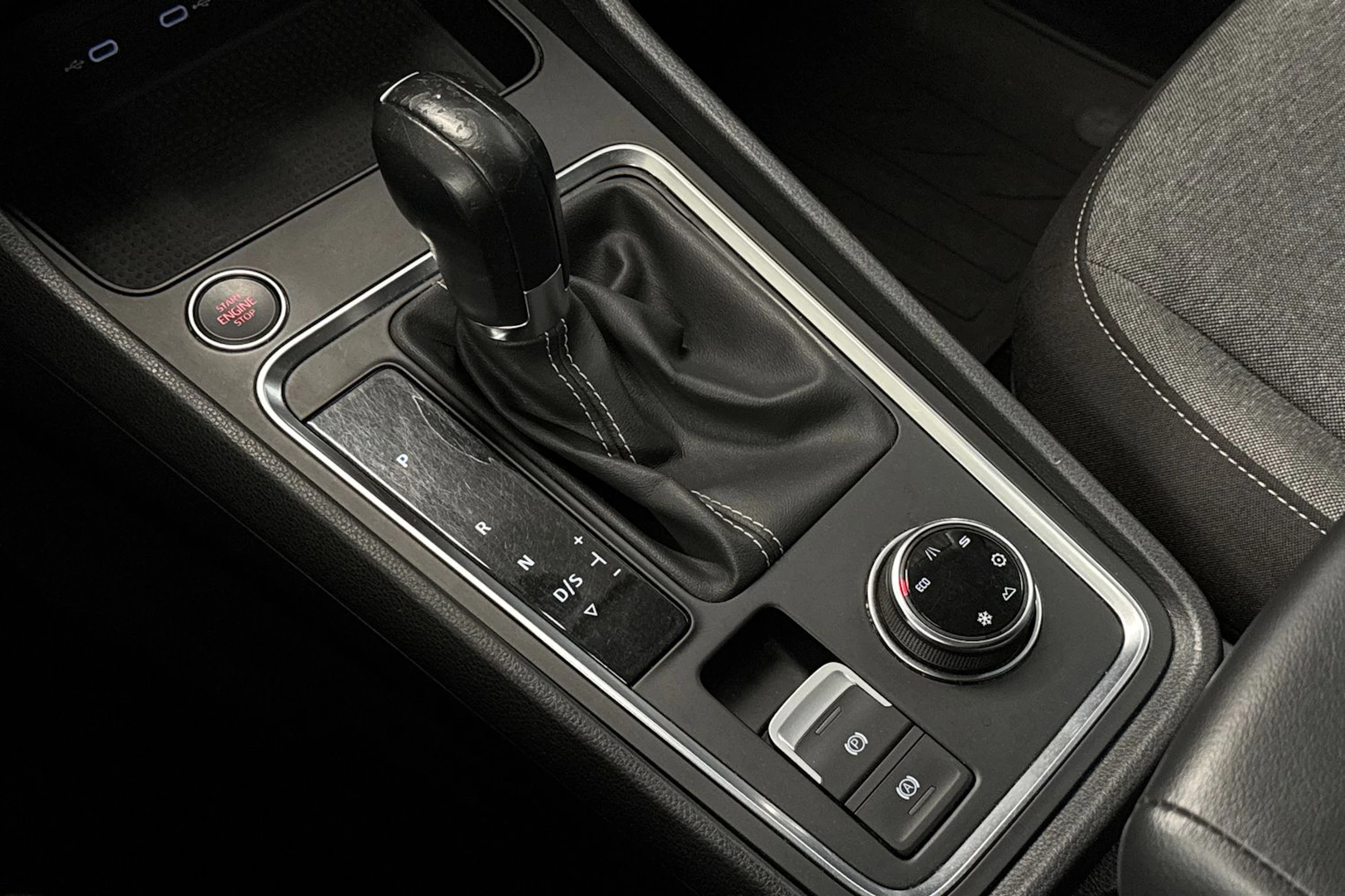 valkoinen SEAT Ateca 2021 kuva 30.