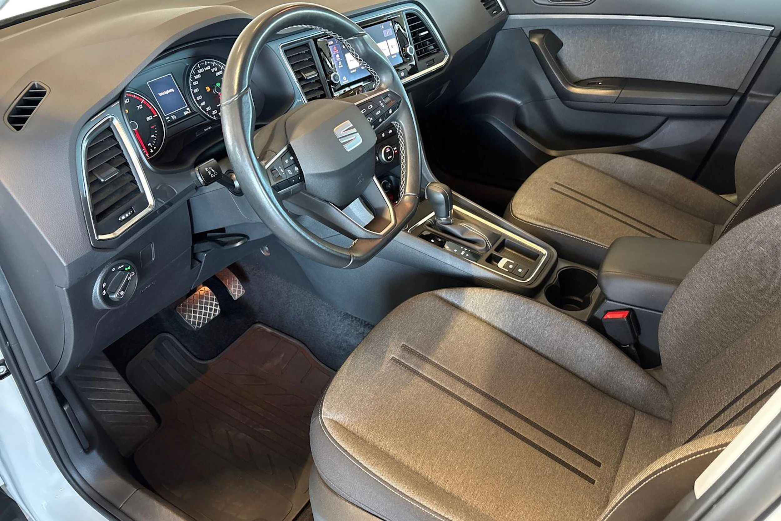 Valkoinen SEAT Ateca 2021 kuva 6.