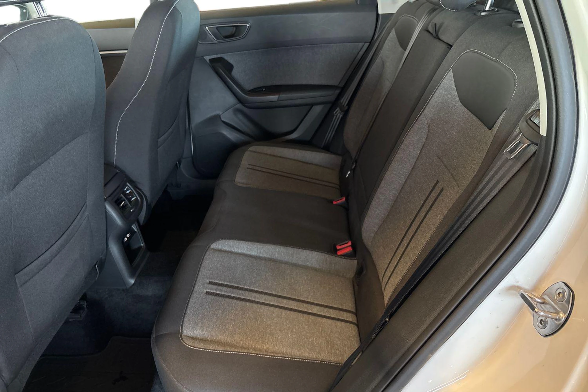 Valkoinen SEAT Ateca 2021 kuva 8.