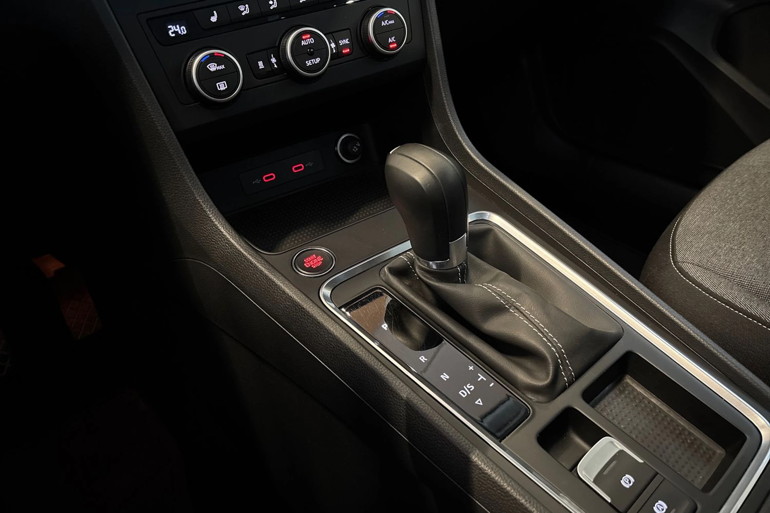 Valkoinen SEAT Ateca 2021 kuva 17.