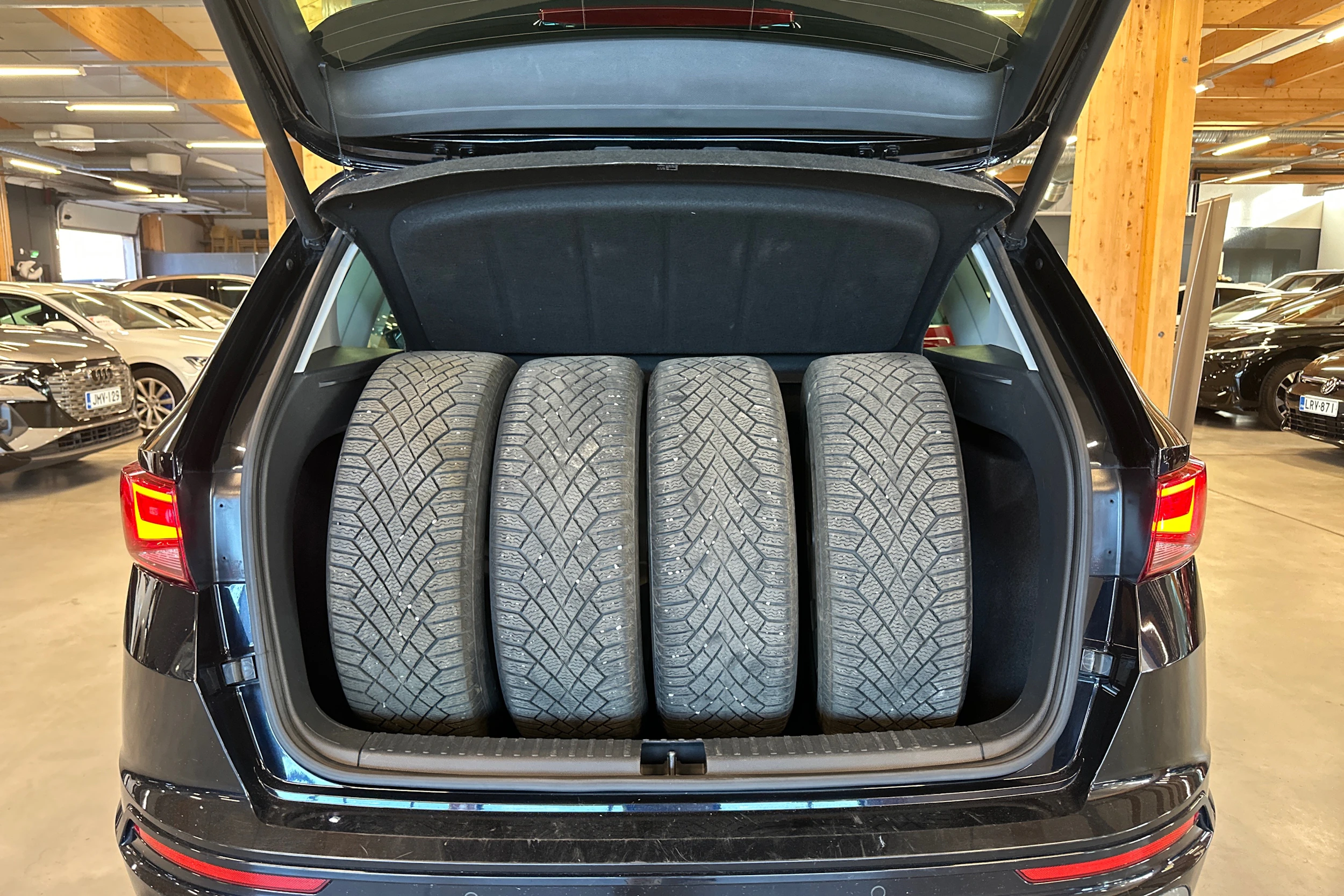 musta SEAT Ateca 2021 kuva 6.