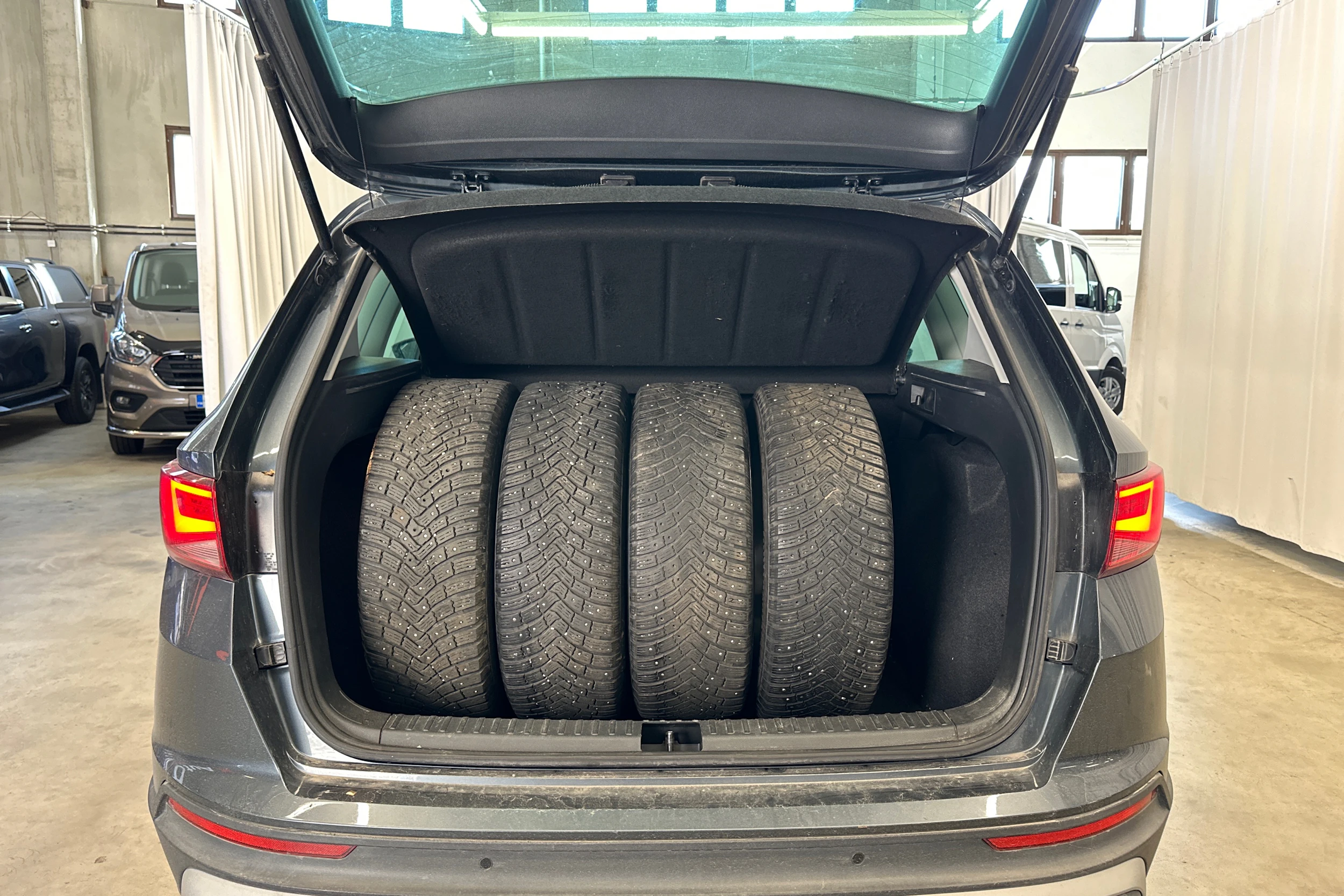 harmaa SEAT Ateca 2021 kuva 5.
