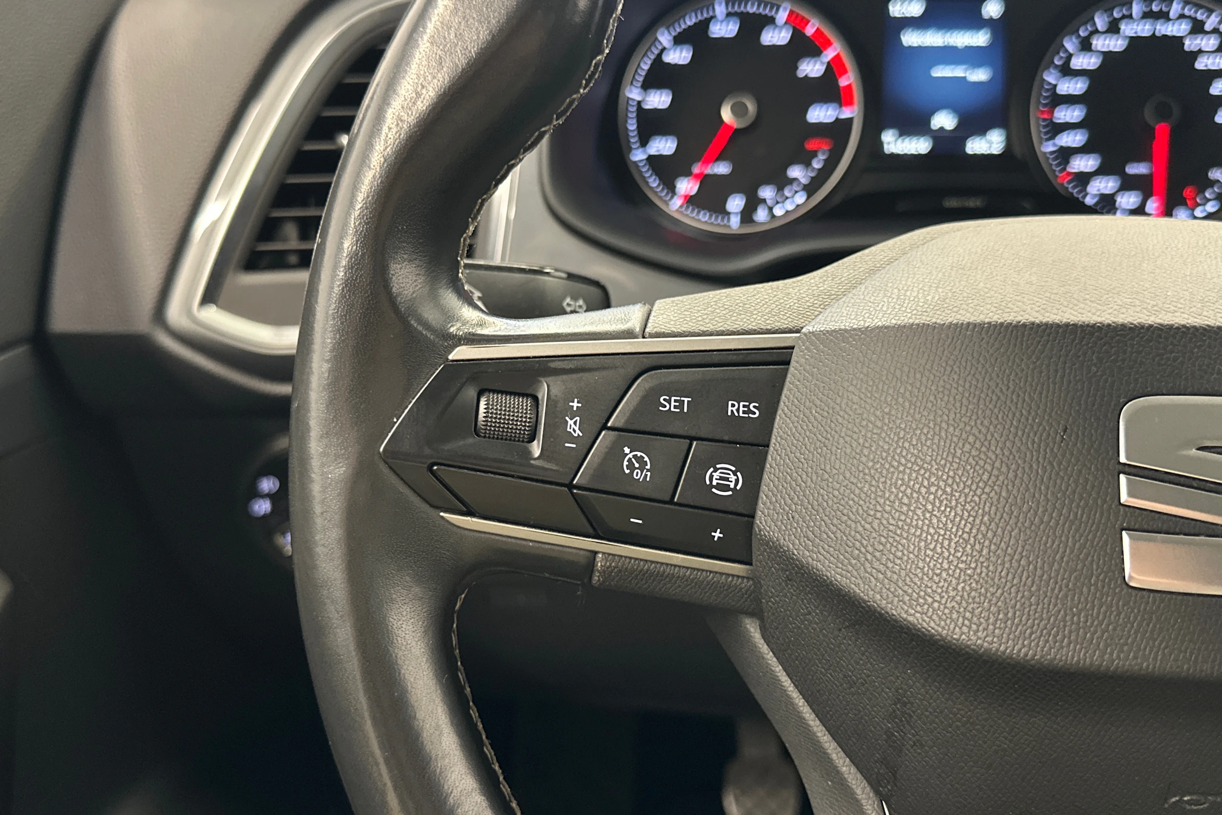 harmaa SEAT Ateca 2021 kuva 13.