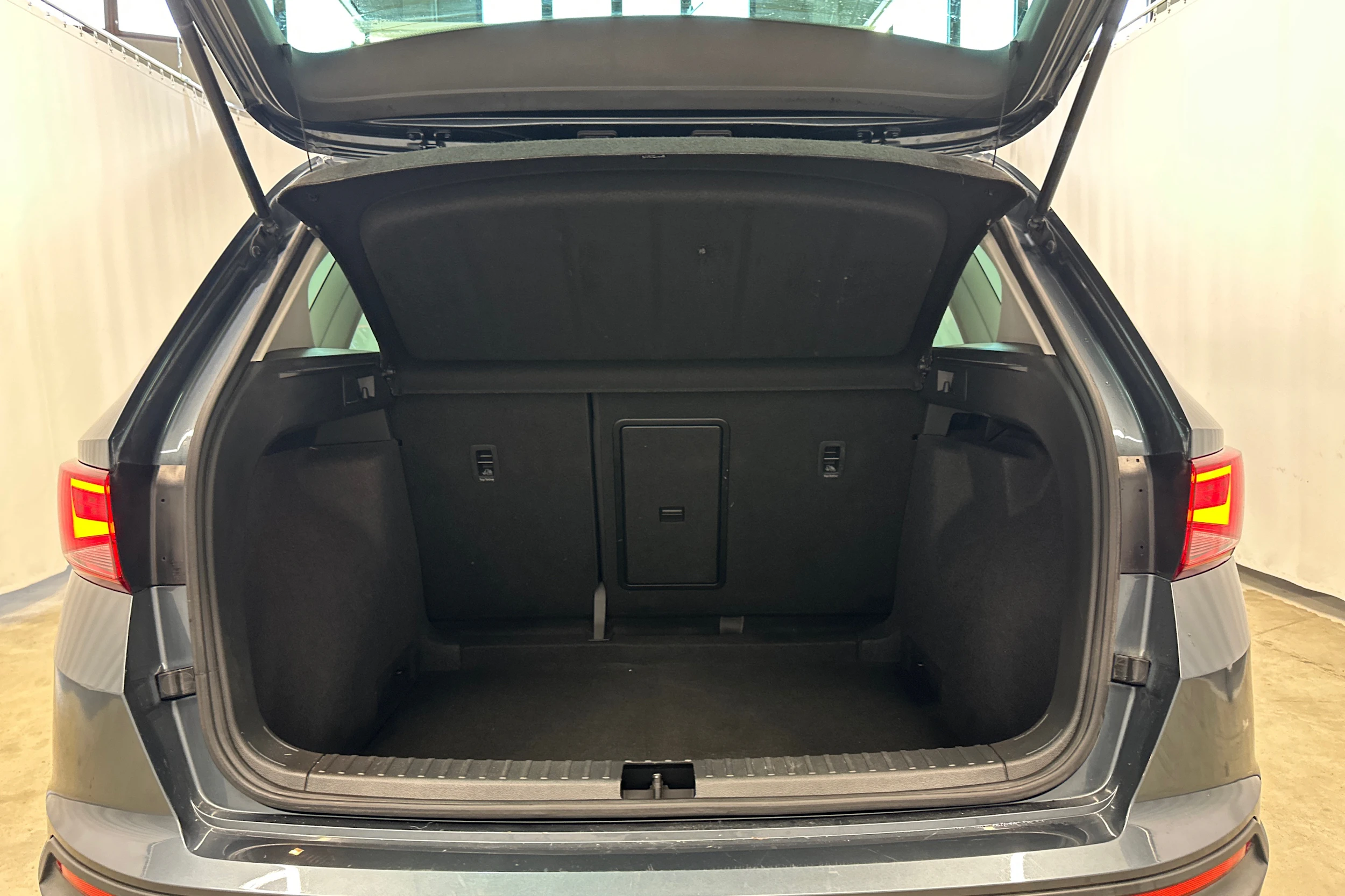 harmaa SEAT Ateca 2021 kuva 22.