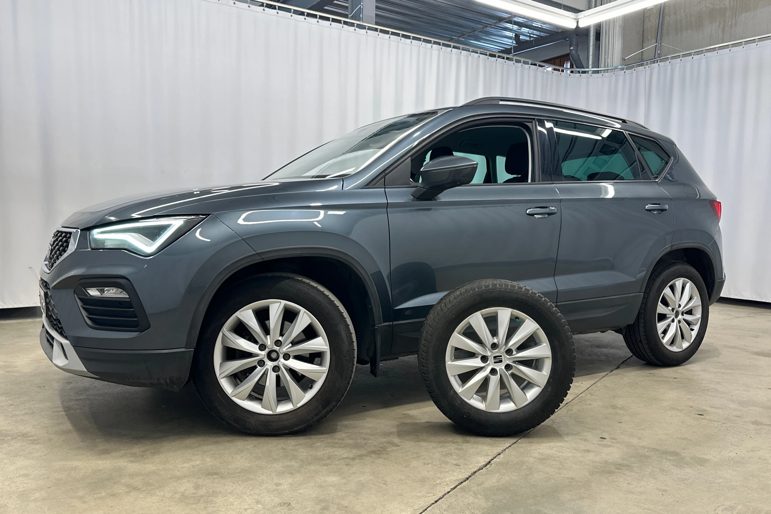 harmaa SEAT Ateca 2021 kuva 23.