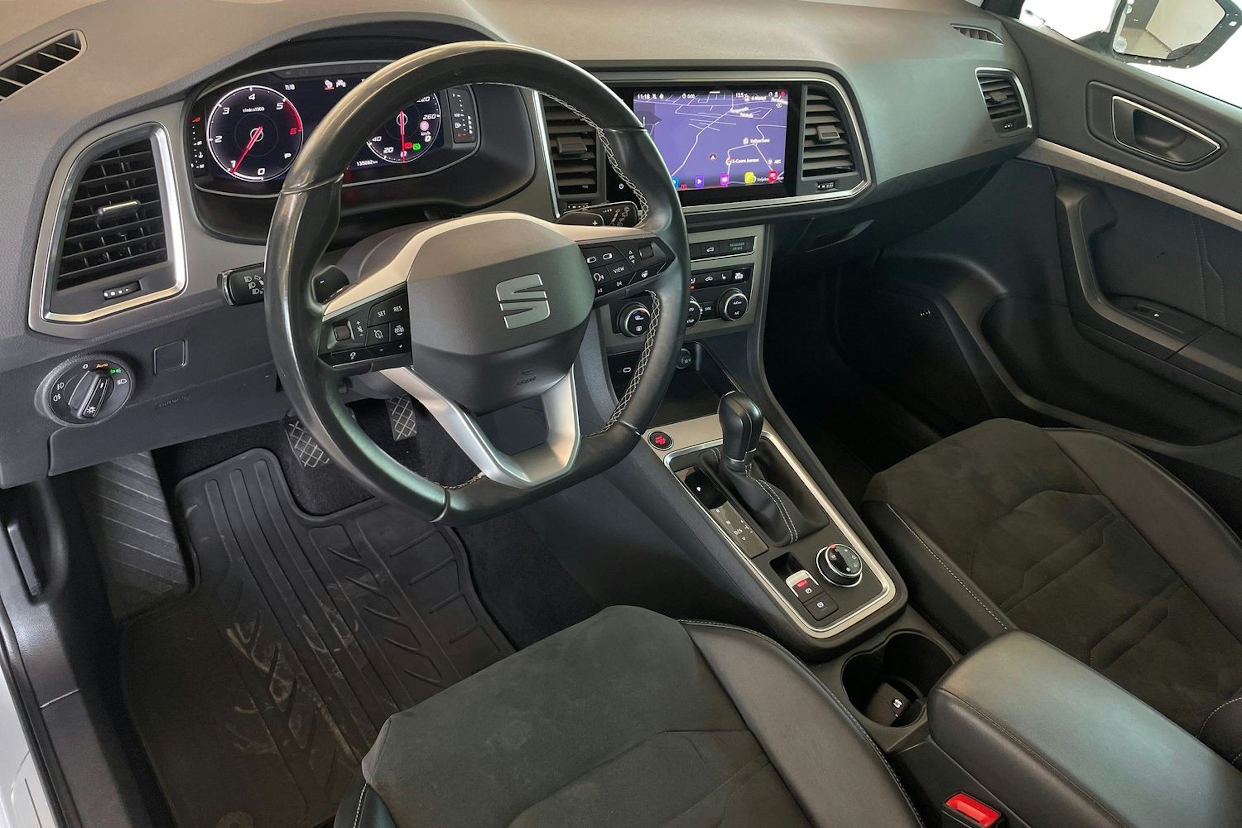 harmaa SEAT Ateca 2022 kuva 7.