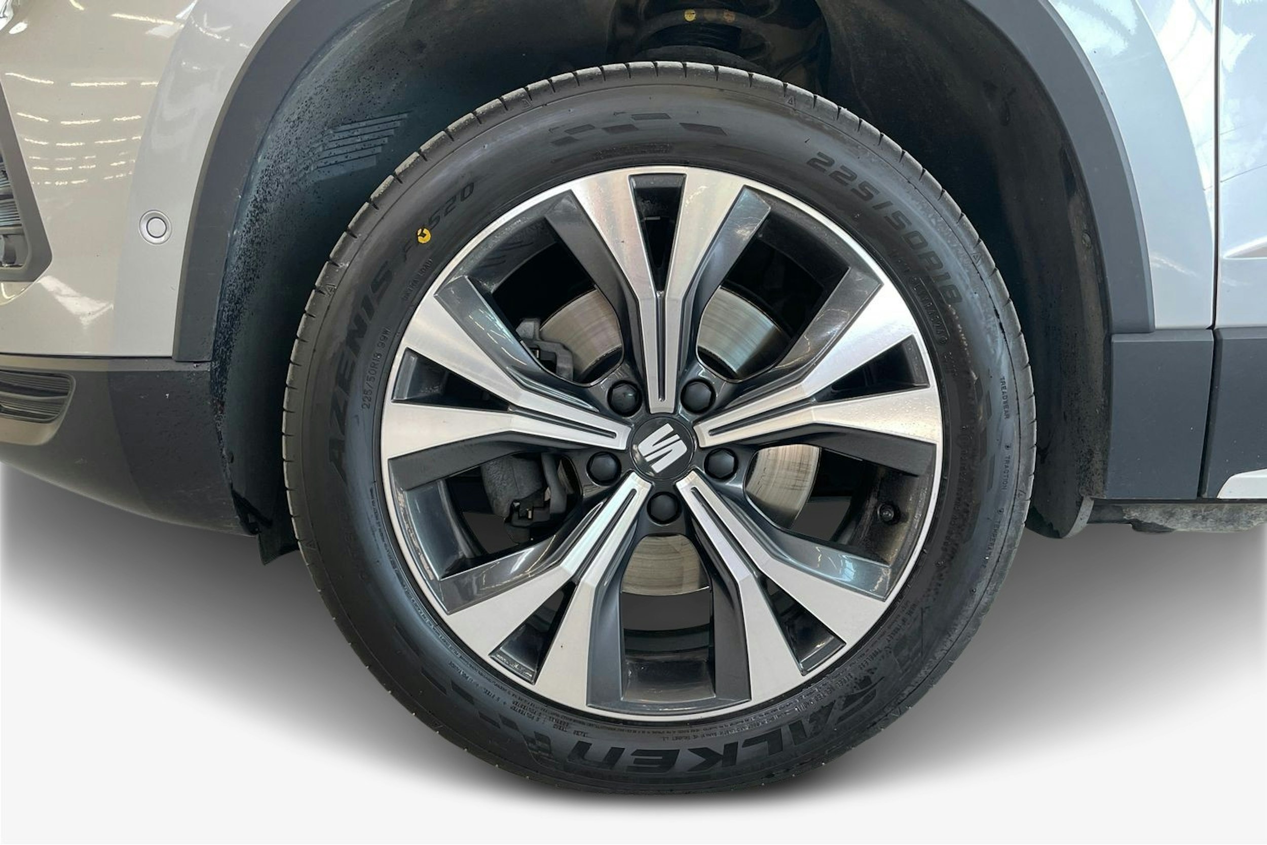 harmaa SEAT Ateca 2022 kuva 11.