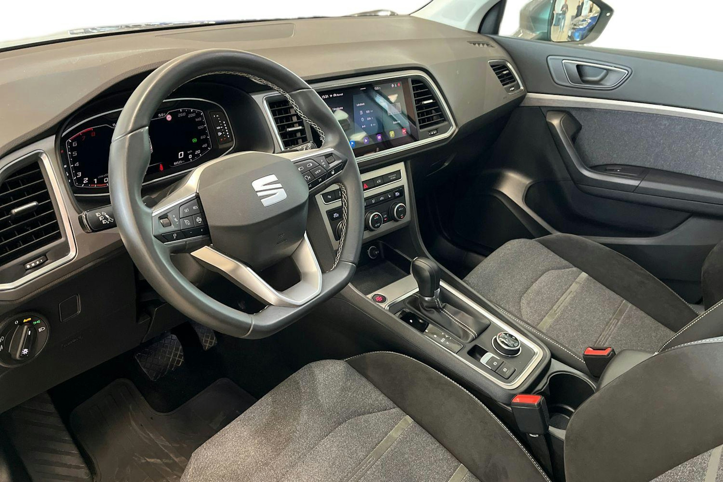 harmaa SEAT Ateca 2022 kuva 6.