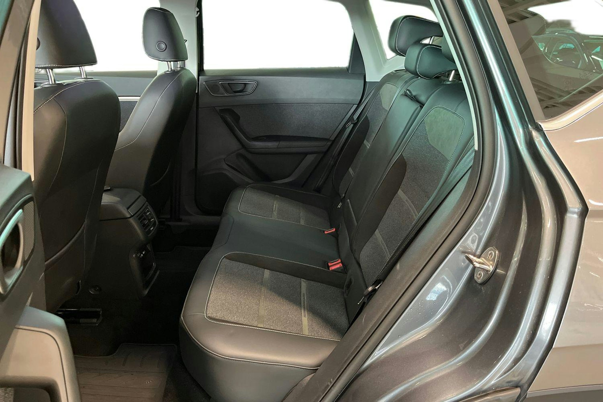 harmaa SEAT Ateca 2022 kuva 8.