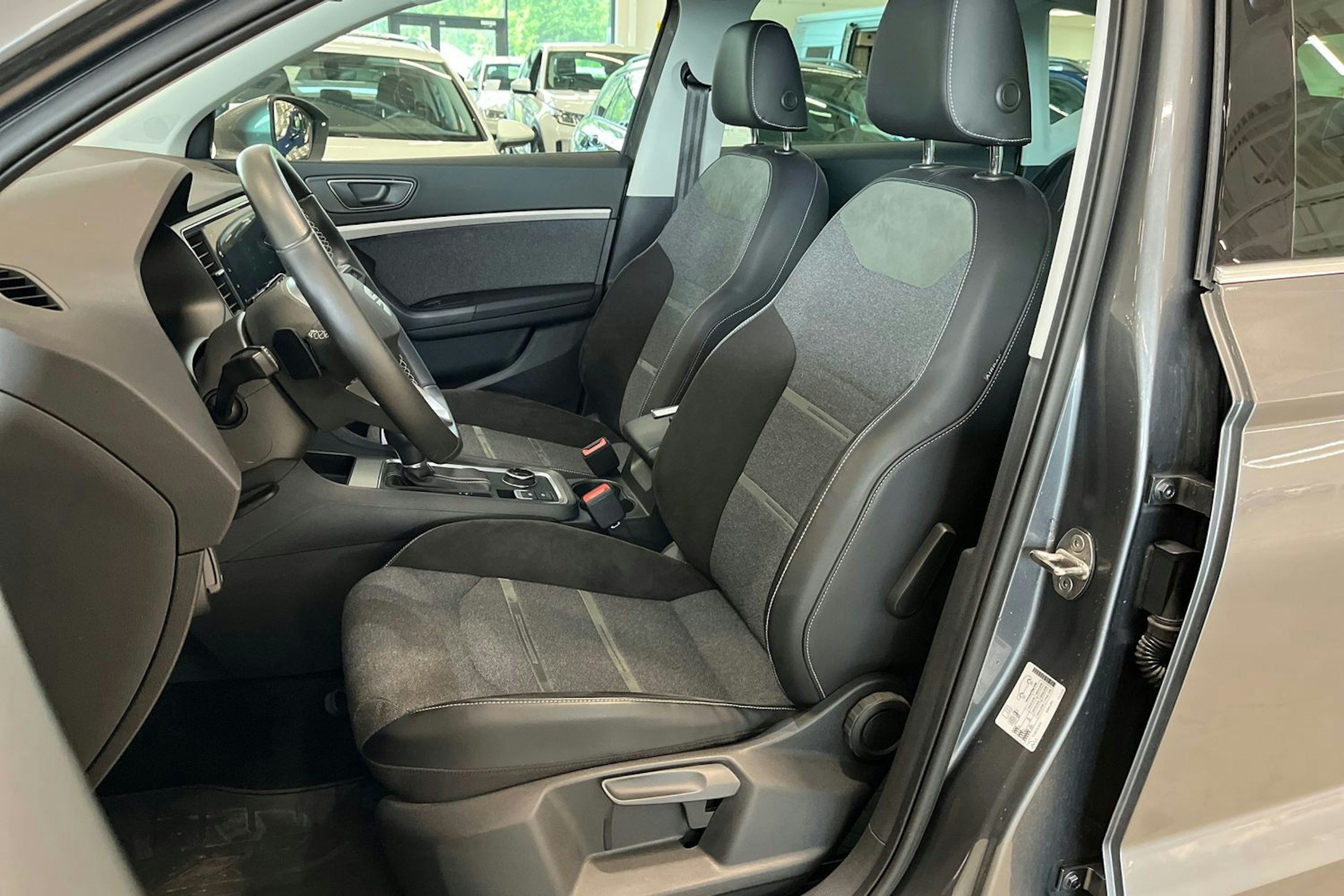 harmaa SEAT Ateca 2022 kuva 11.