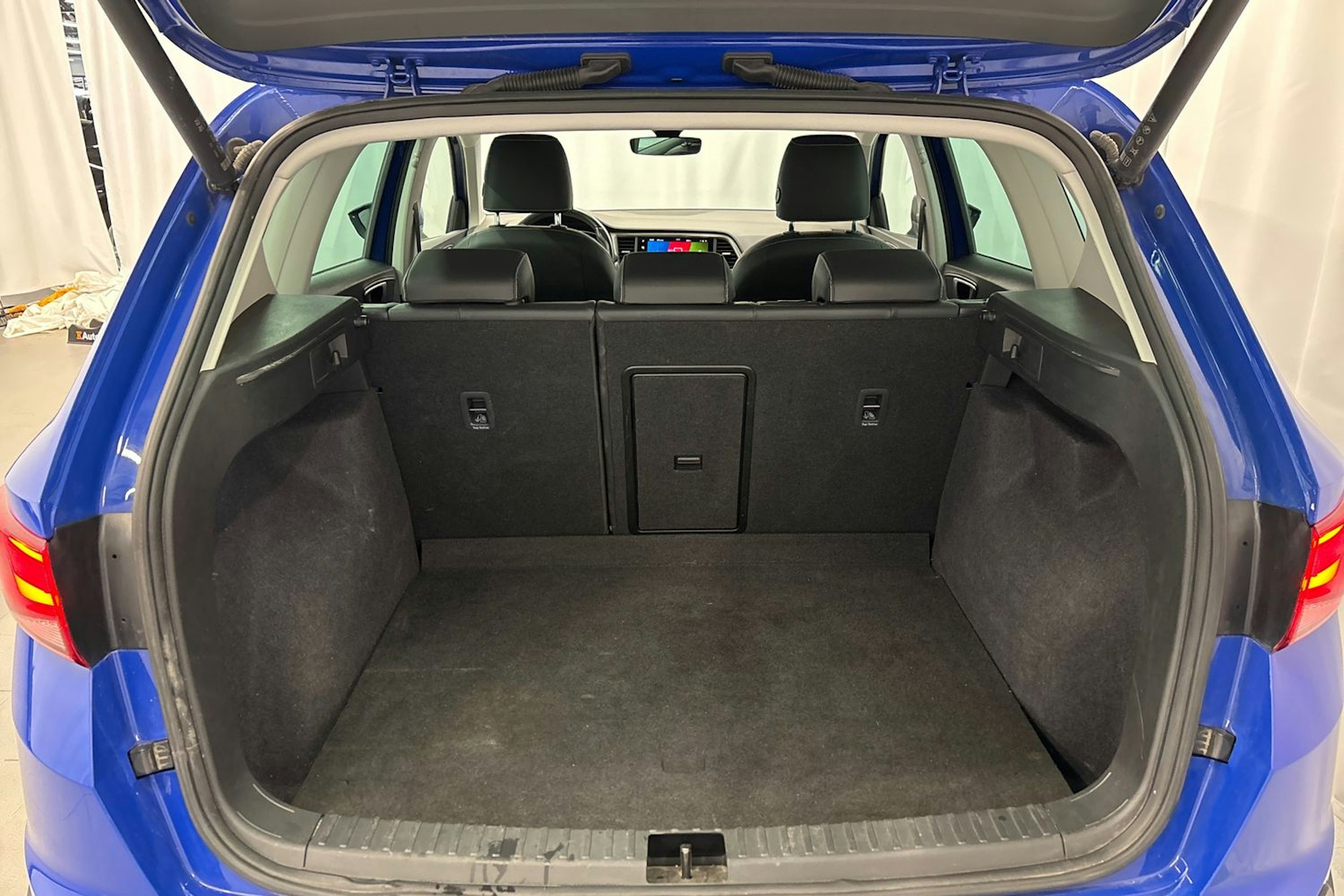 sininen SEAT Ateca 2022 kuva 15.