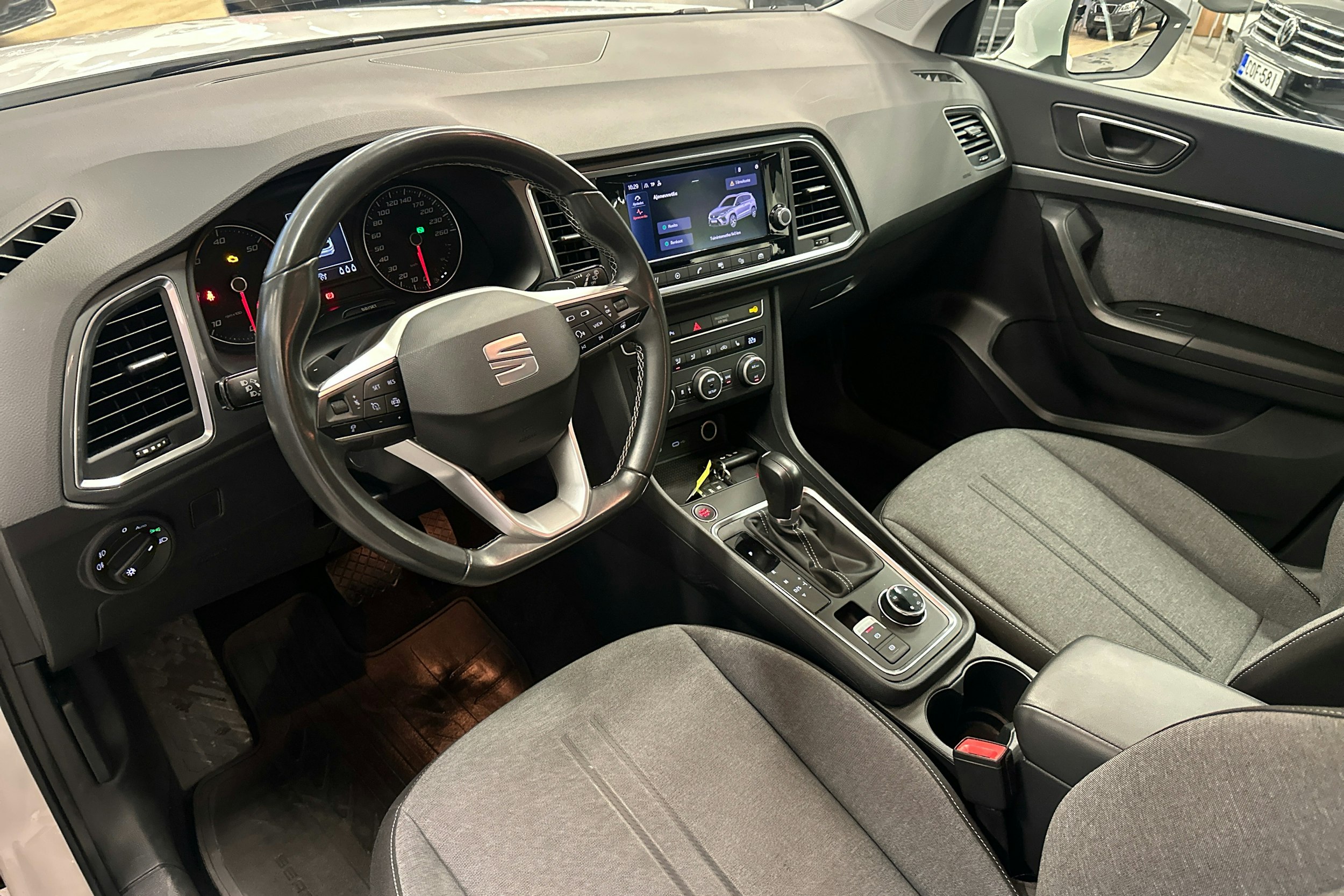 valkoinen SEAT Ateca 2022 kuva 6.