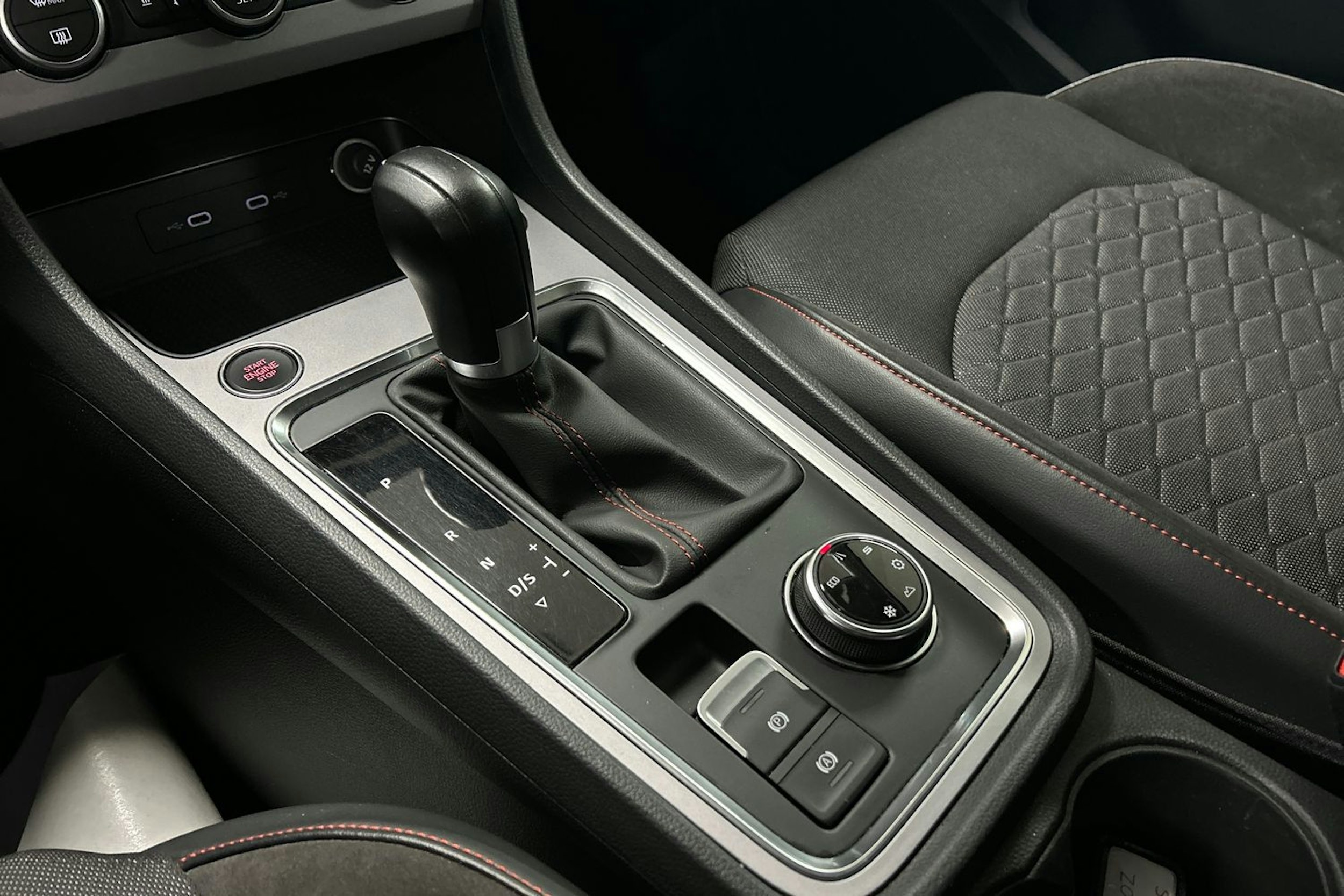 sininen SEAT Ateca 2022 kuva 29.