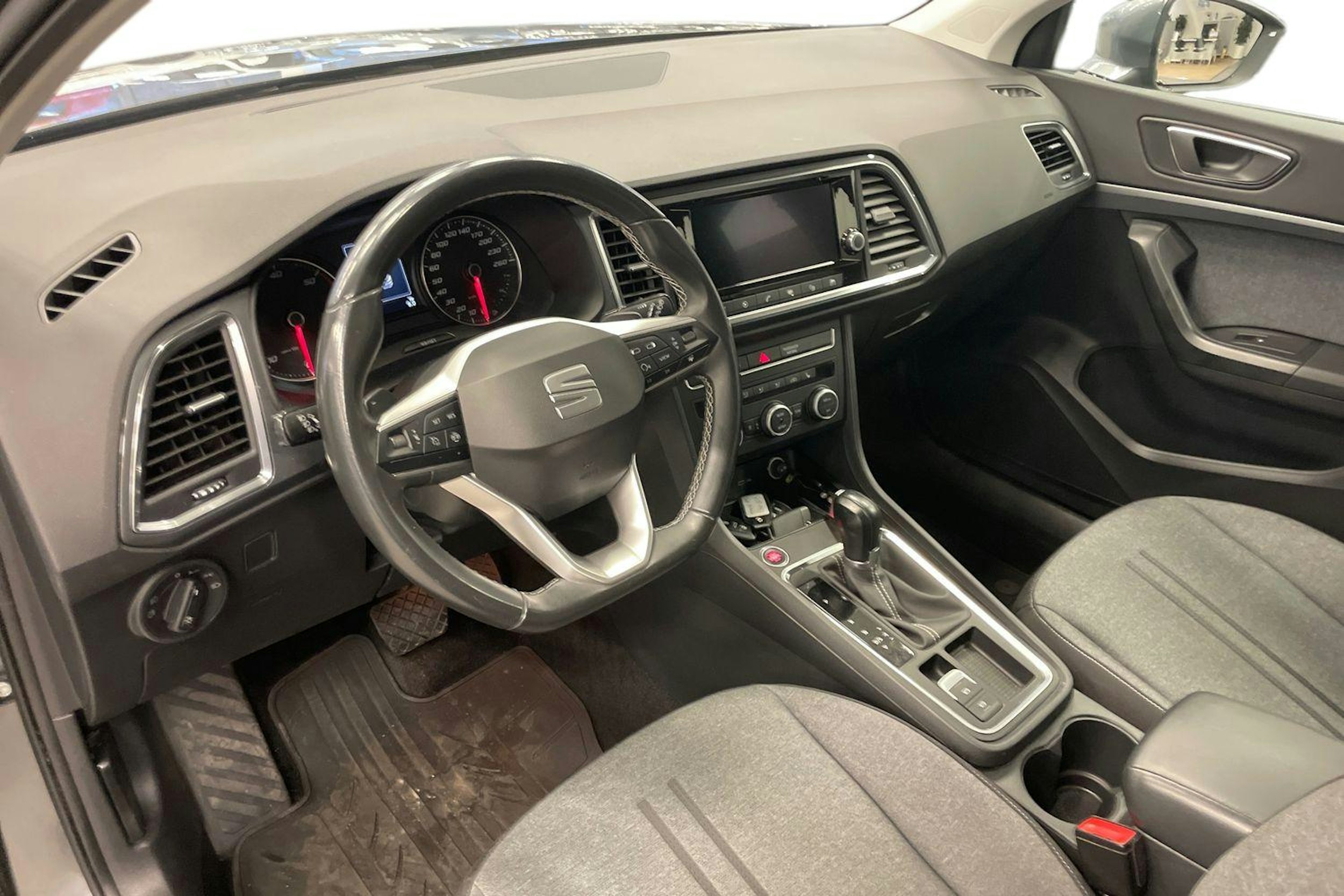 met. harmaa SEAT Ateca 2022 kuva 6.