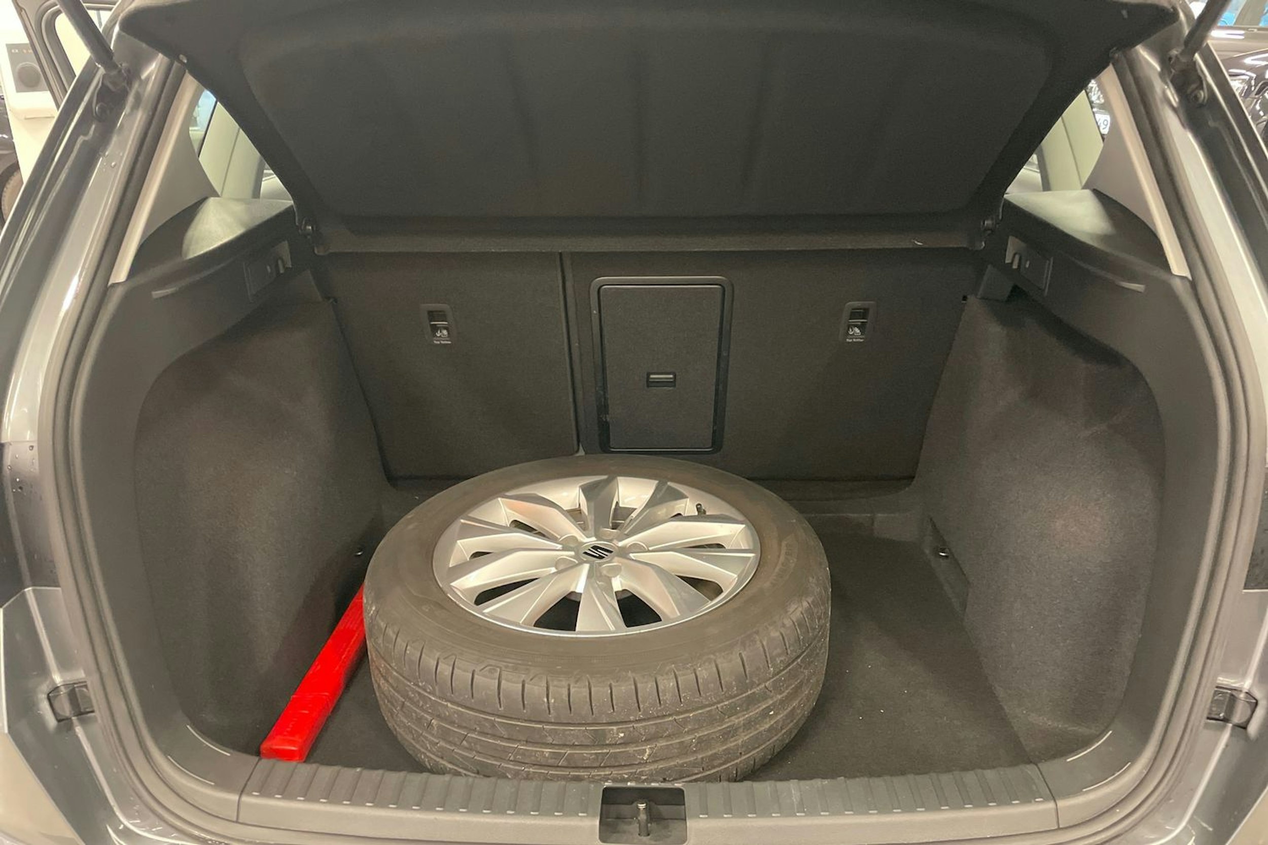 met. harmaa SEAT Ateca 2022 kuva 12.