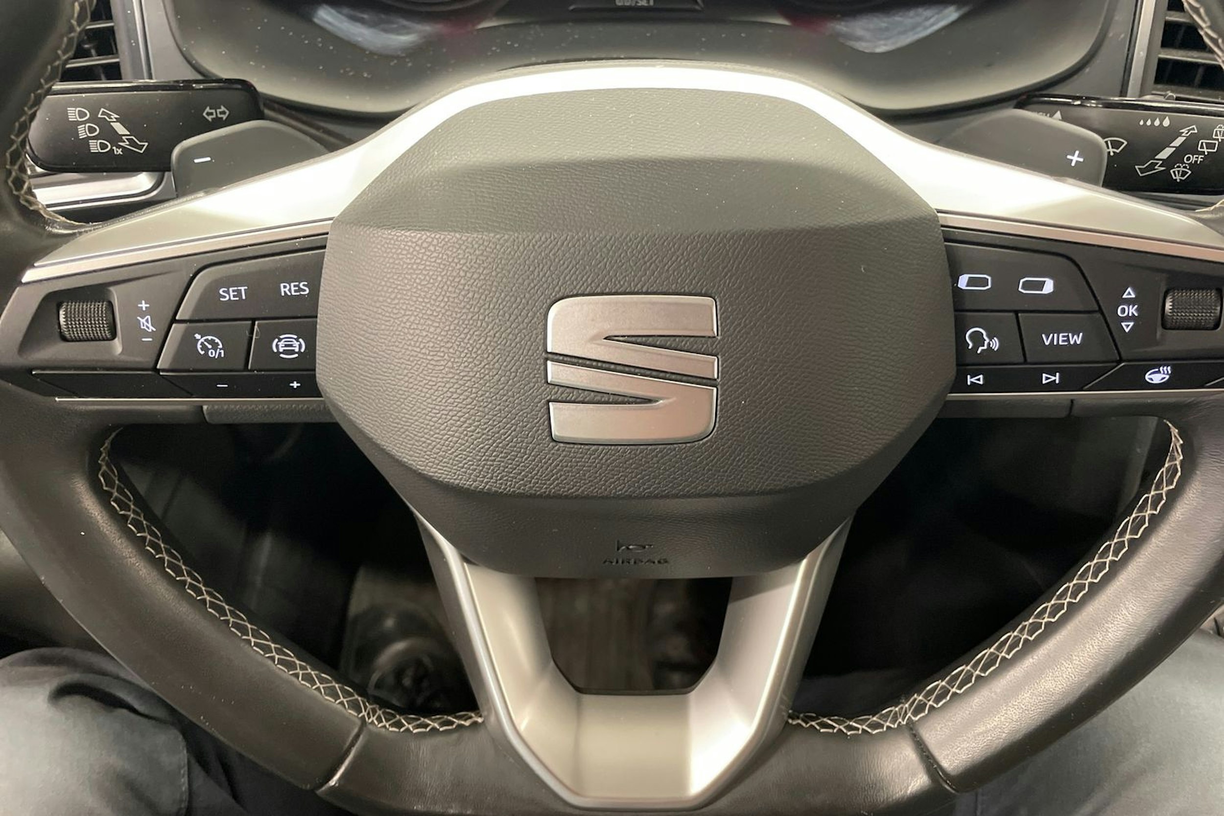 met. harmaa SEAT Ateca 2022 kuva 22.