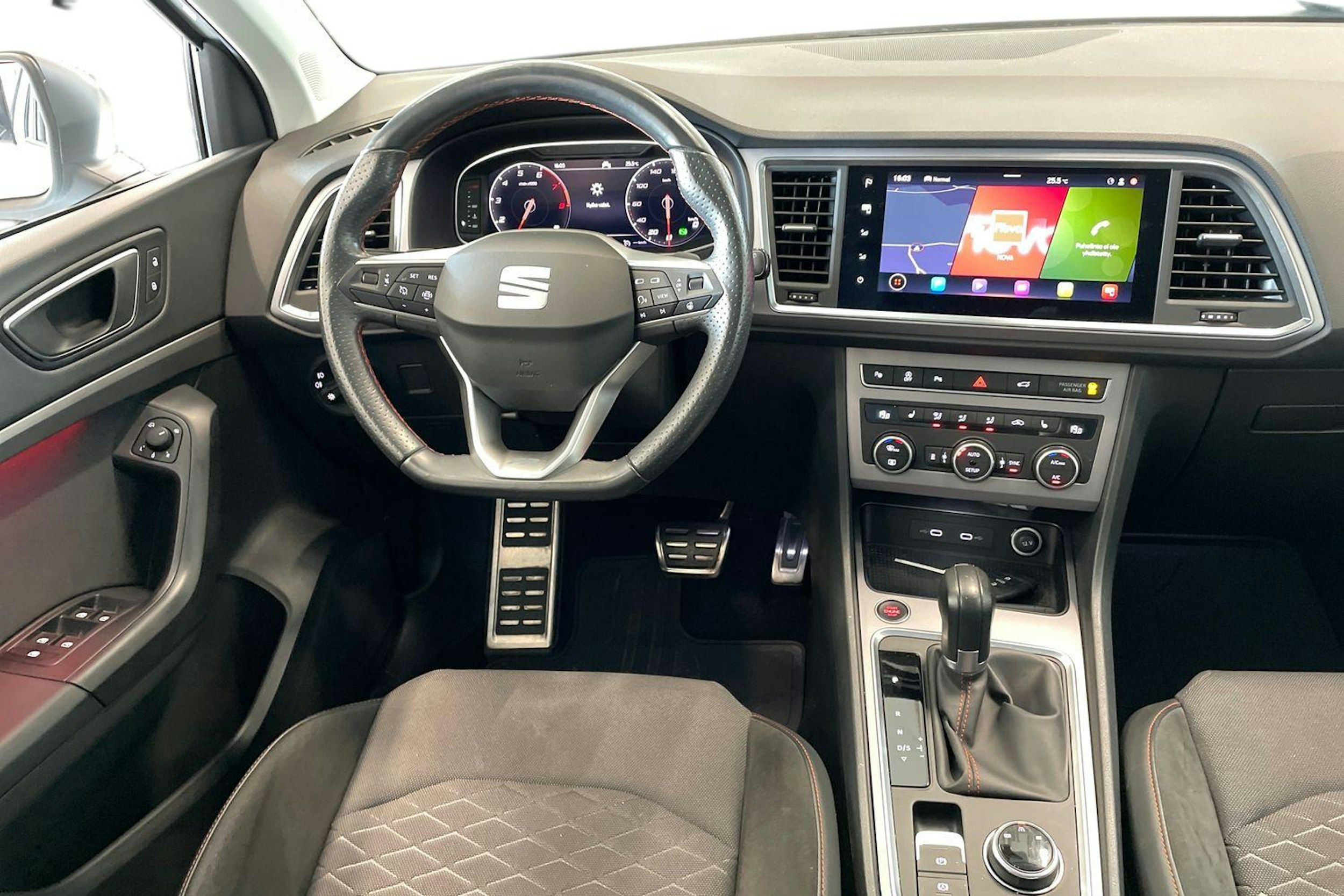 valkoinen SEAT Ateca 2022 kuva 9.