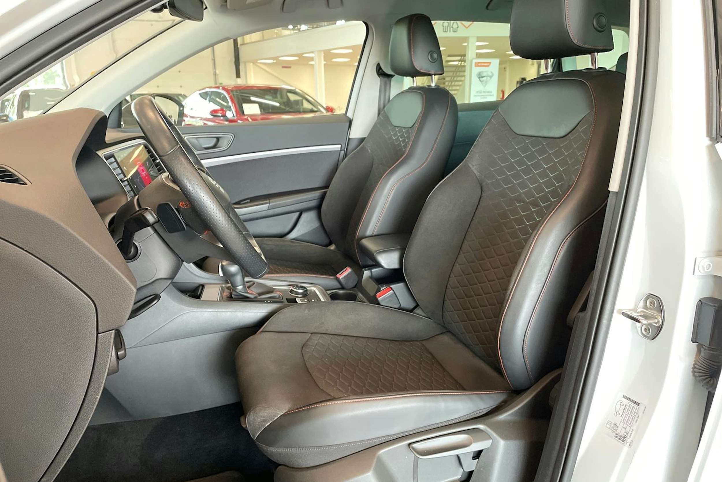 valkoinen SEAT Ateca 2022 kuva 14.