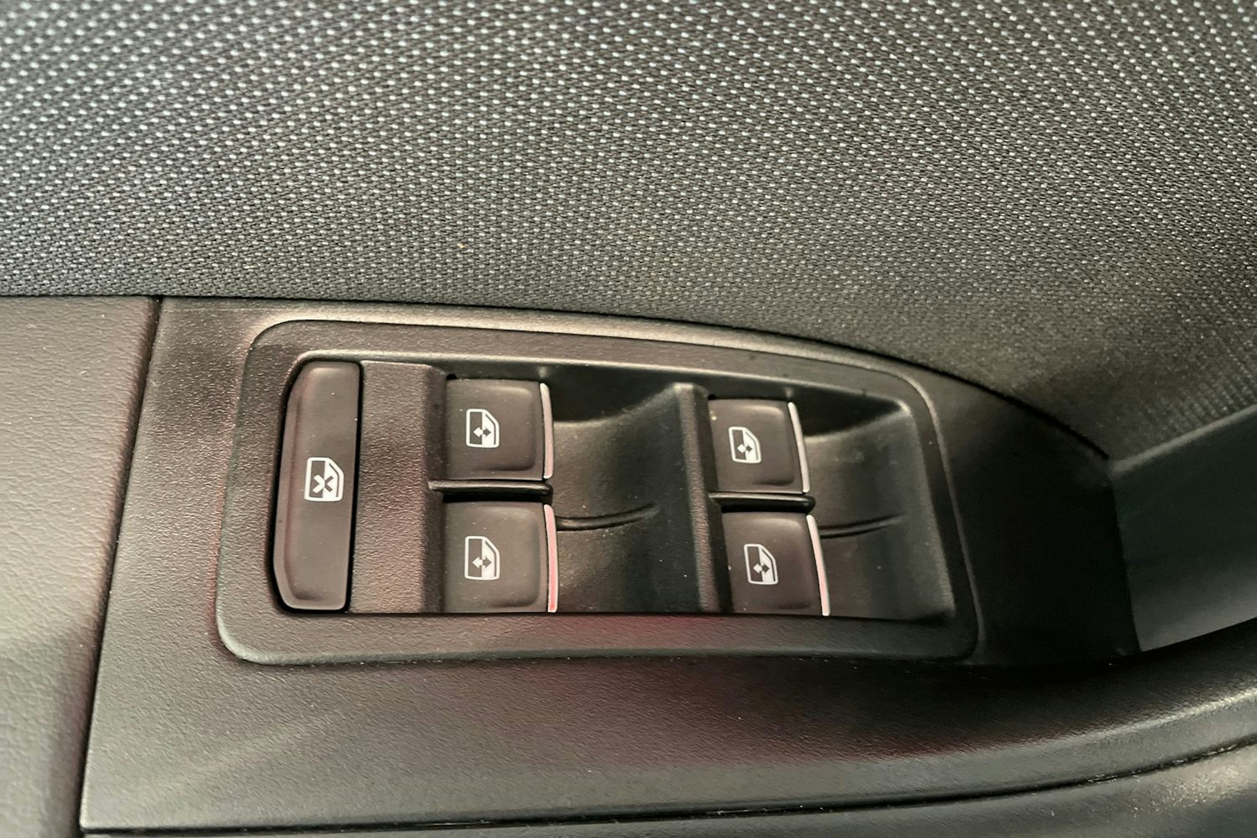 valkoinen SEAT Ateca 2022 kuva 34.