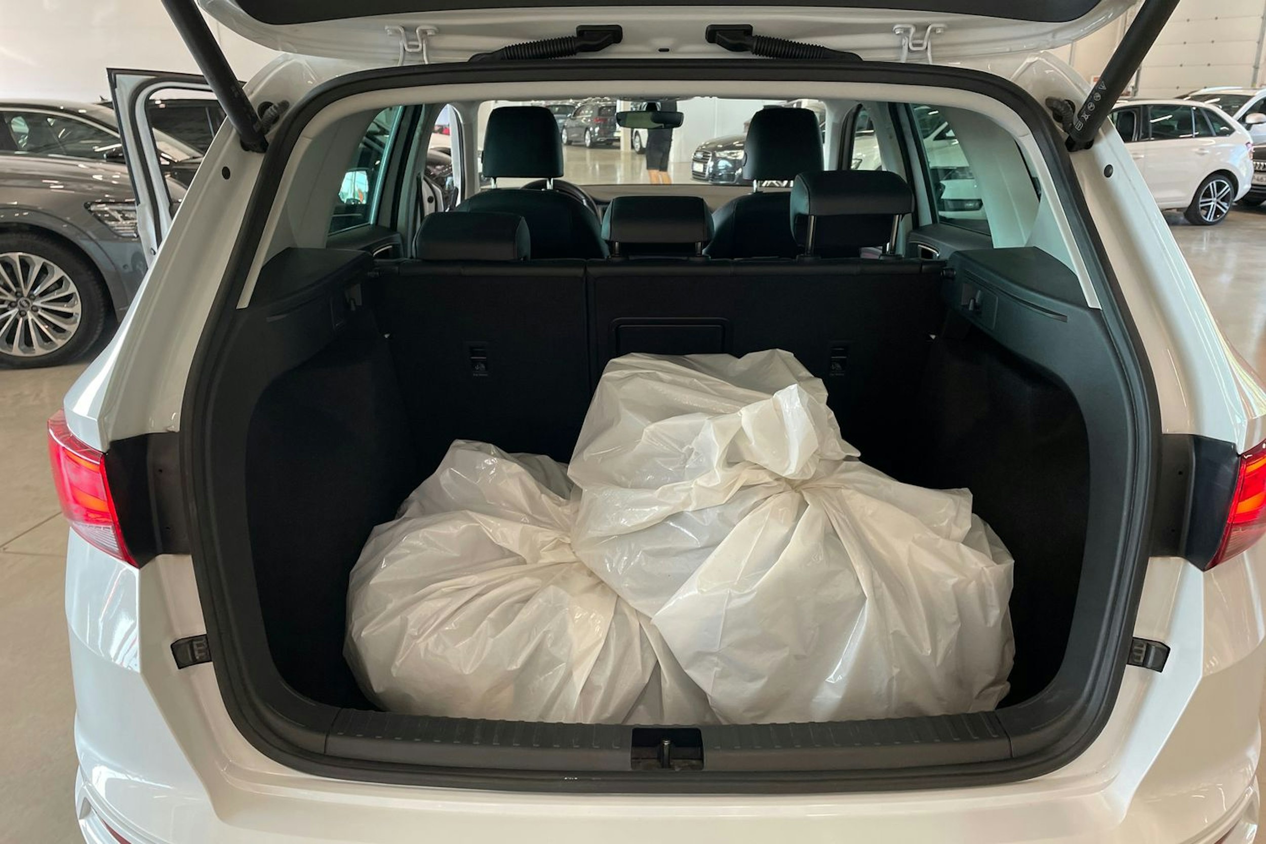 valkoinen SEAT Ateca 2022 kuva 36.
