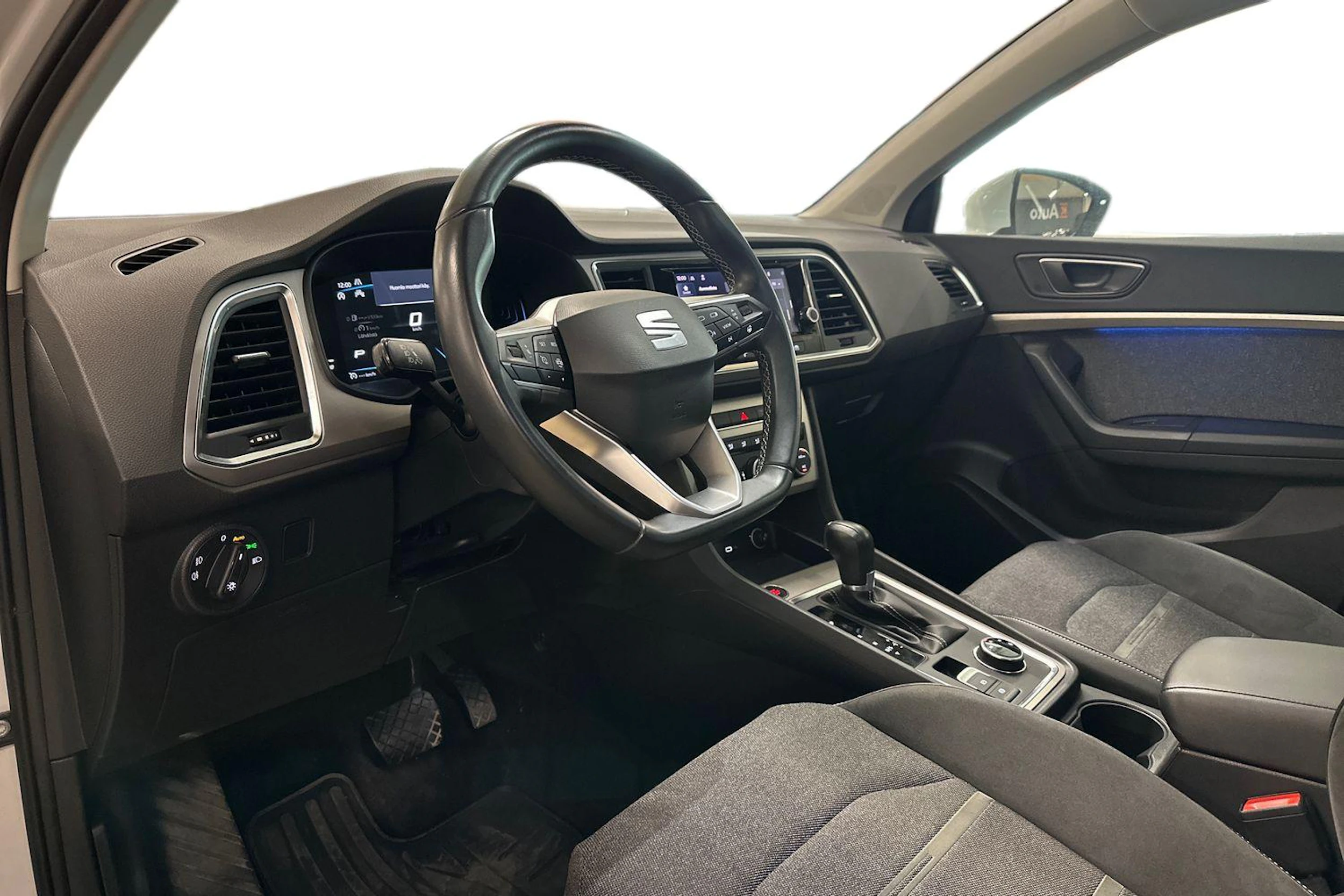 valkoinen SEAT Ateca 2023 kuva 3.
