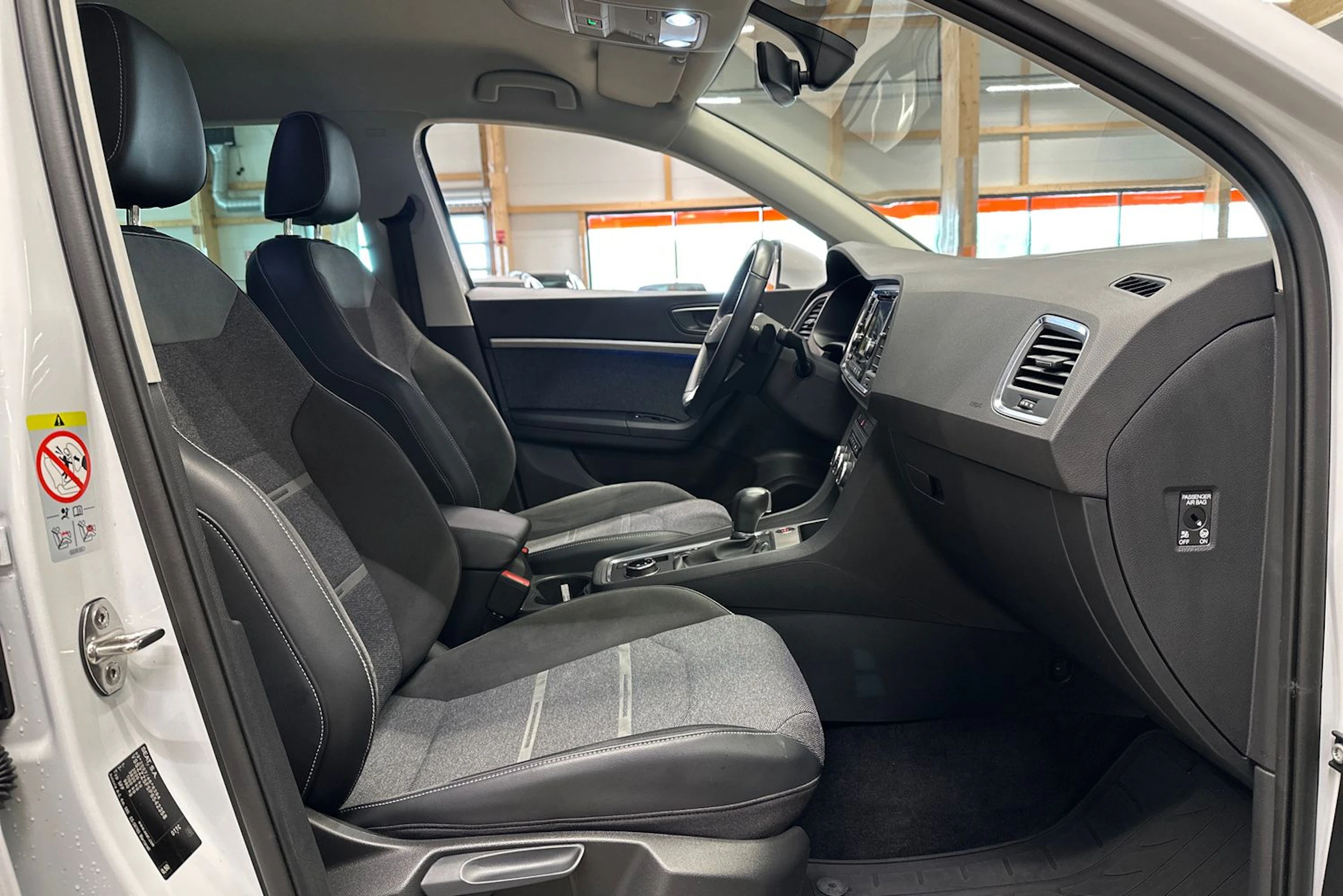 valkoinen SEAT Ateca 2023 kuva 15.
