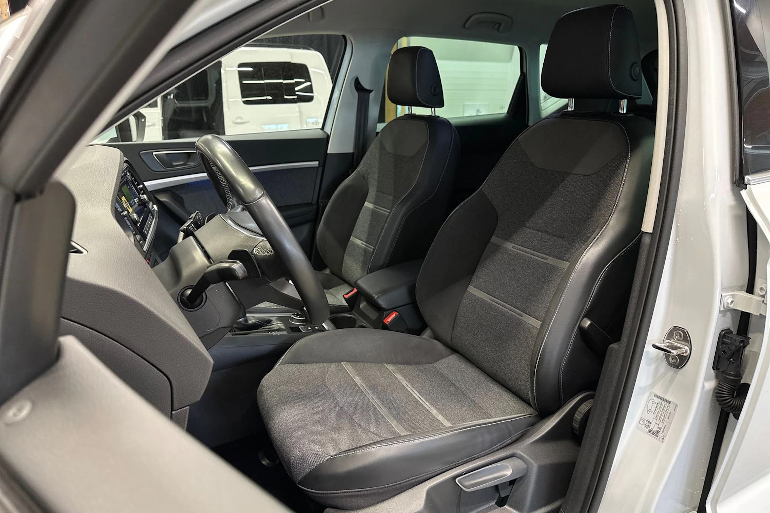 valkoinen SEAT Ateca 2023 kuva 16.