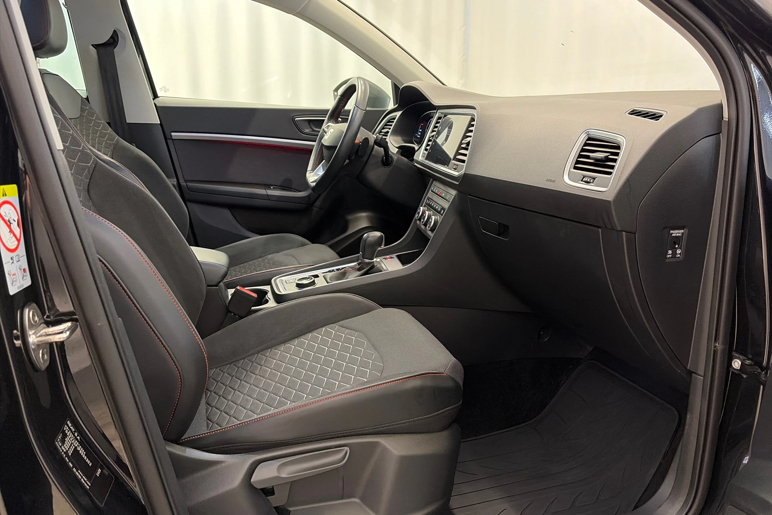 musta SEAT Ateca 2023 kuva 16.