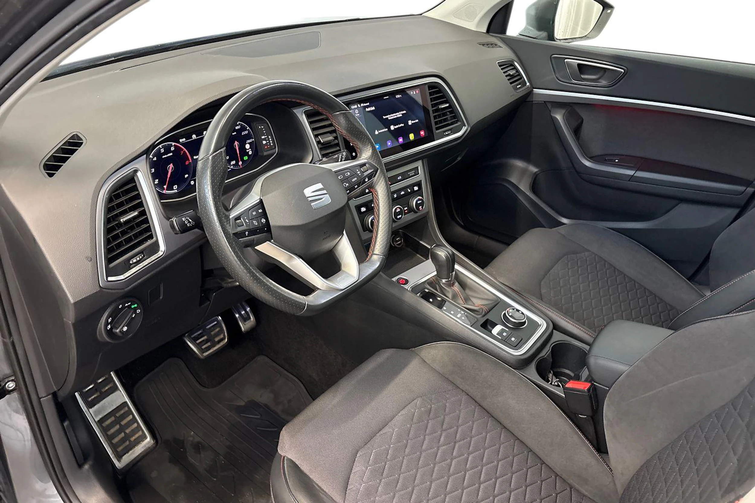 harmaa SEAT Ateca 2023 kuva 6.