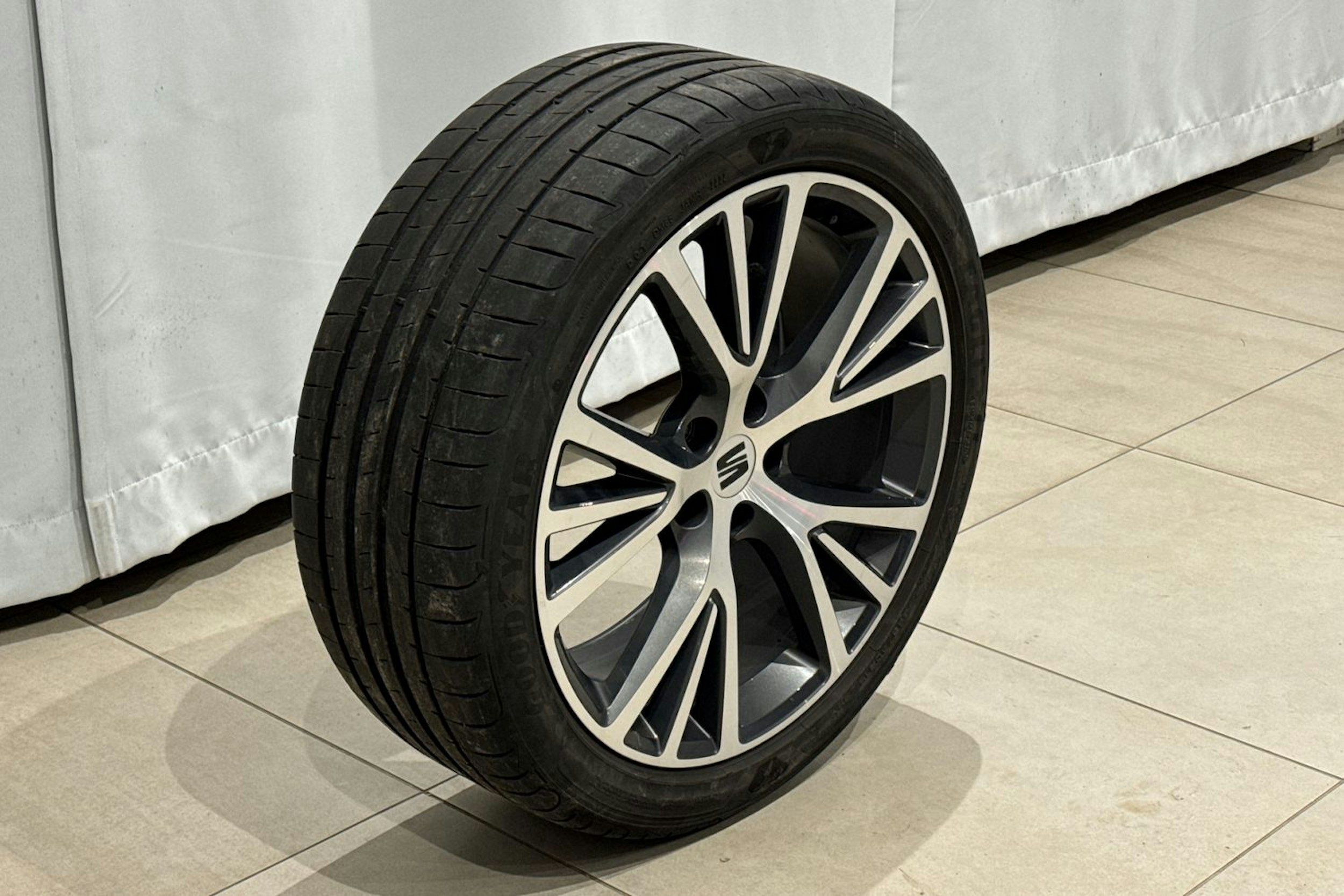 met. musta SEAT Ateca 2023 kuva 14.