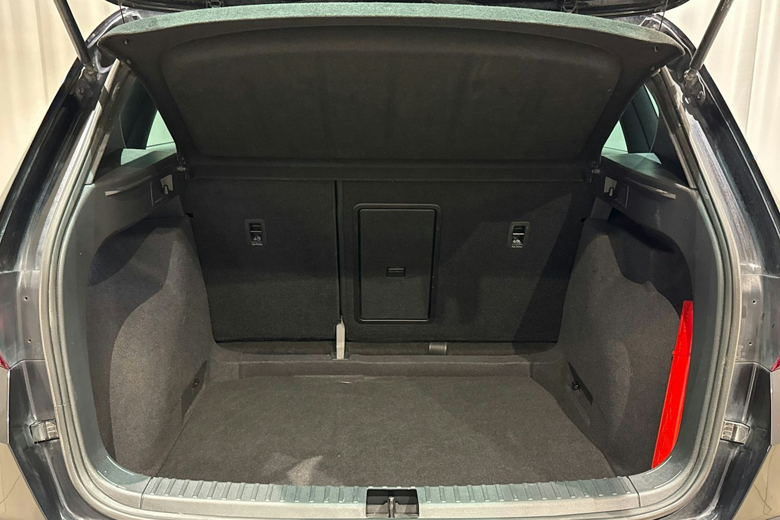 met. musta SEAT Ateca 2023 kuva 15.