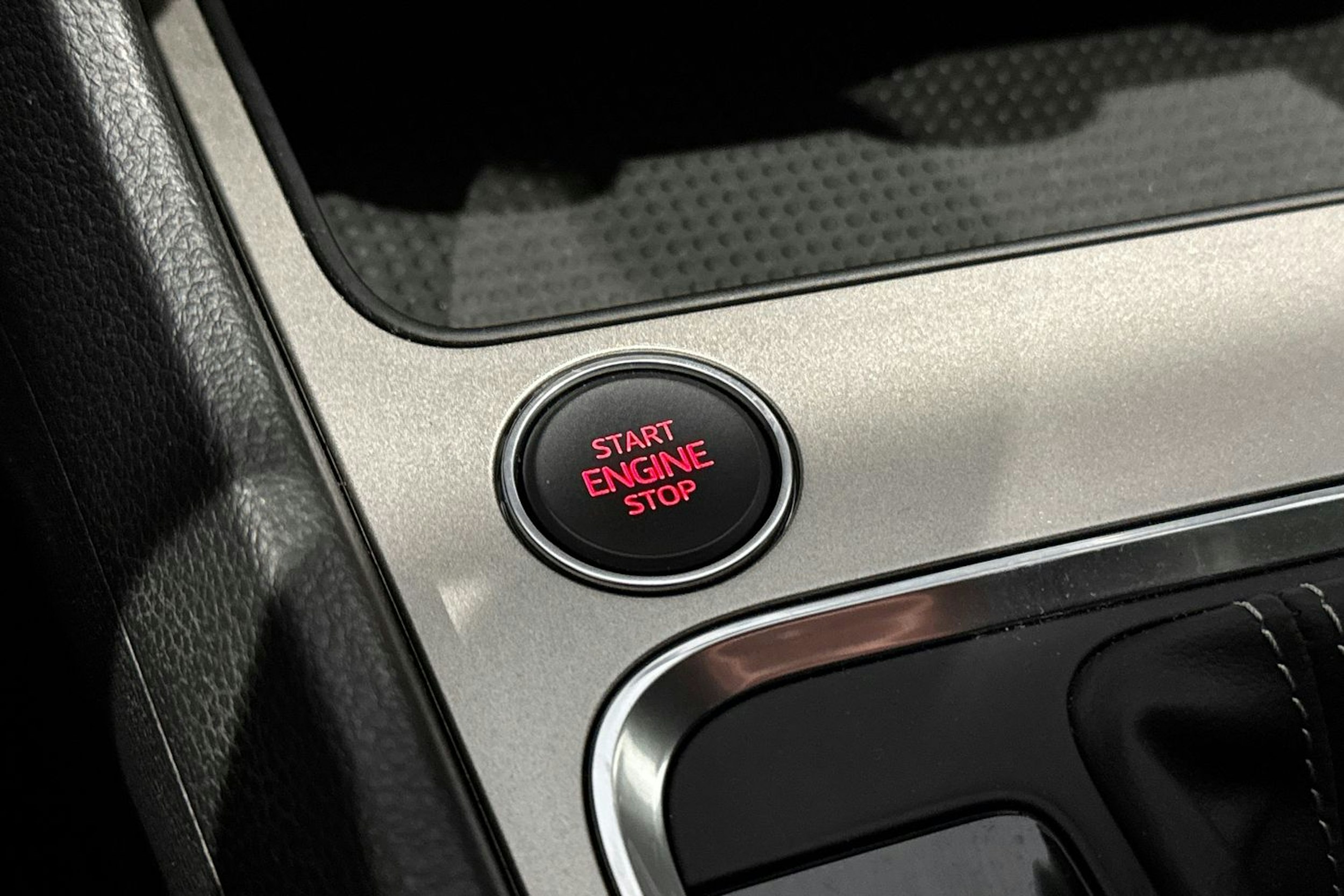 met. musta SEAT Ateca 2023 kuva 25.