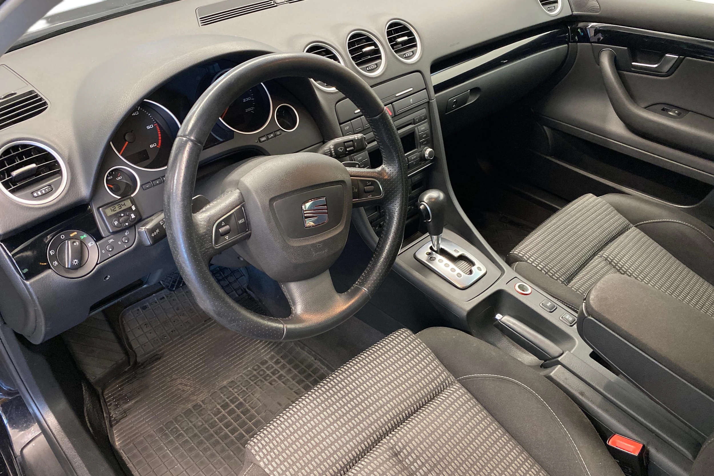 Musta SEAT Exeo ST 2012 kuva 6.