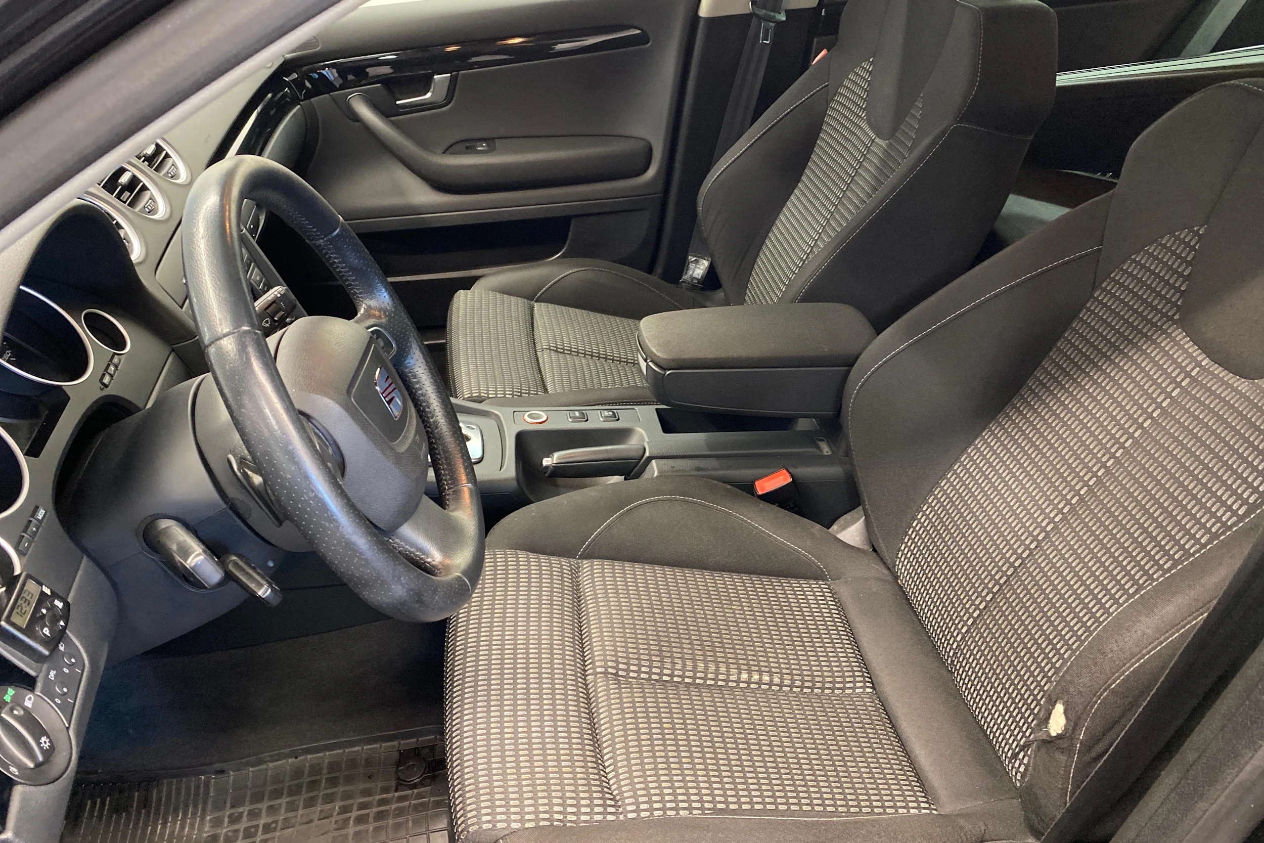 Musta SEAT Exeo ST 2012 kuva 8.