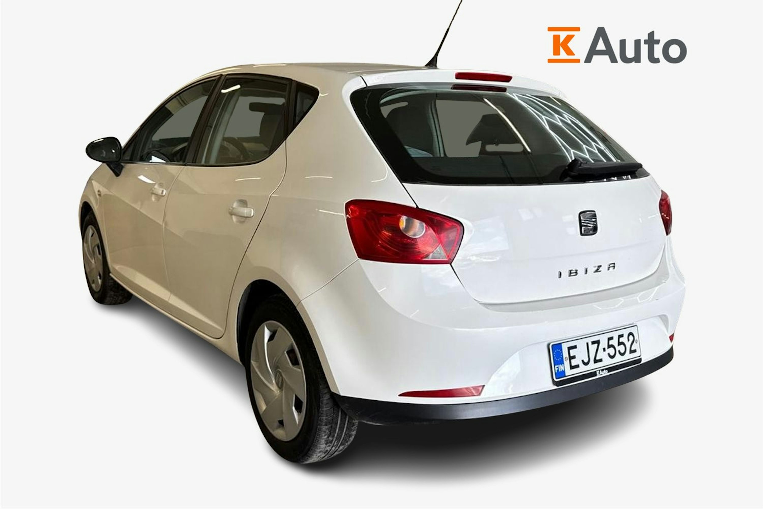 valkoinen SEAT Ibiza 2011 kuva 2.