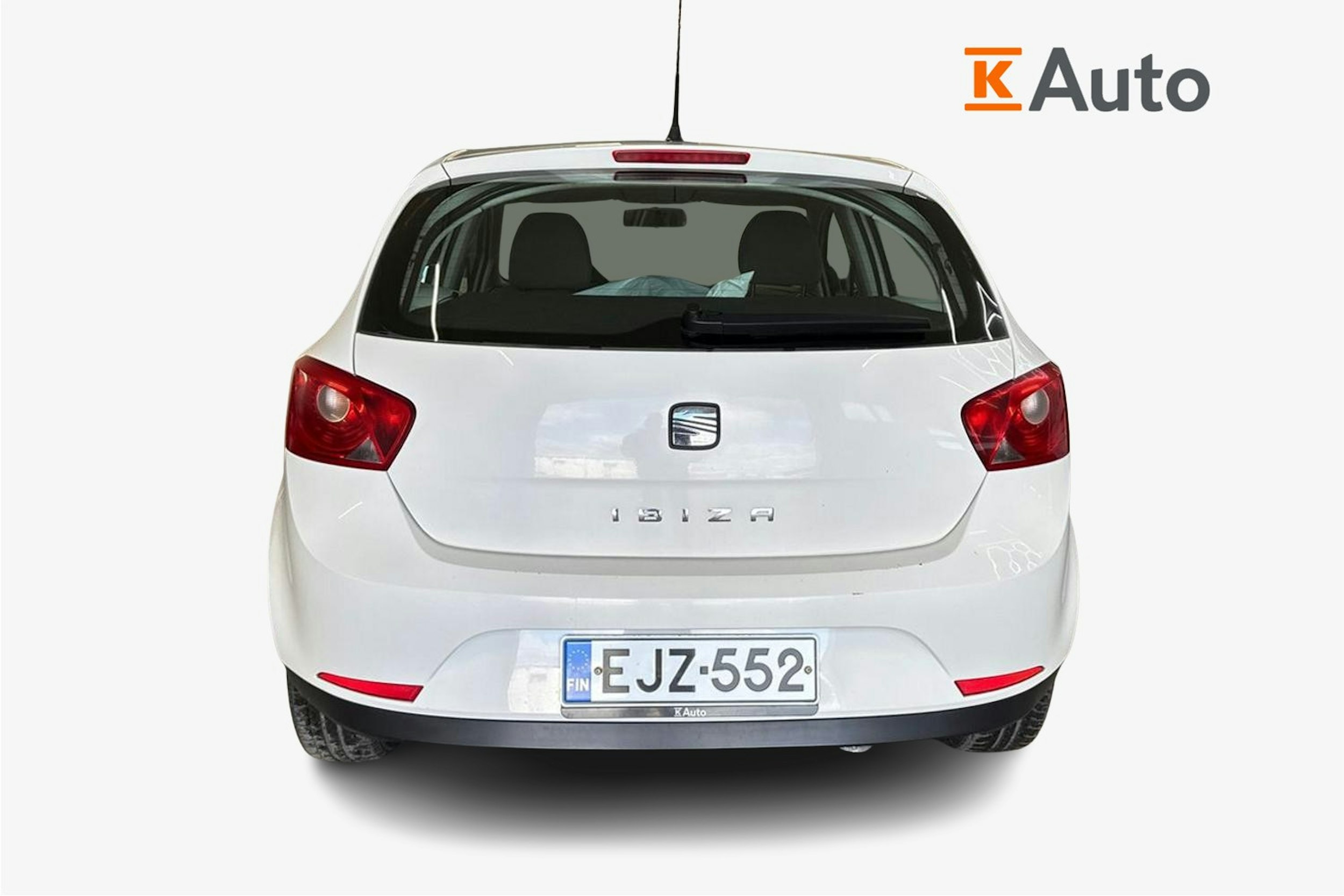 valkoinen SEAT Ibiza 2011 kuva 3.
