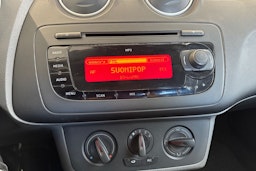valkoinen SEAT Ibiza 2011 kuva 15.