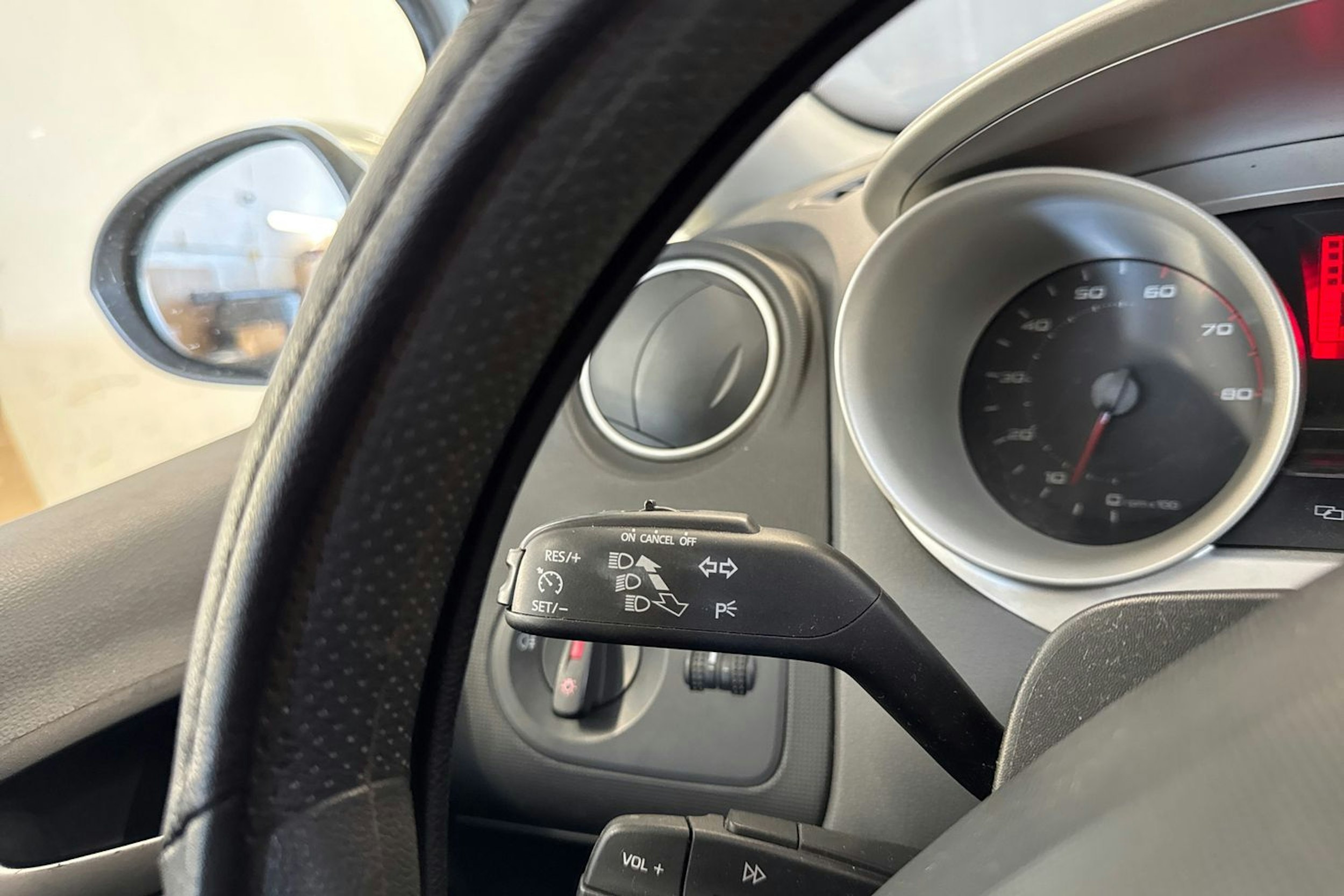 valkoinen SEAT Ibiza 2011 kuva 16.