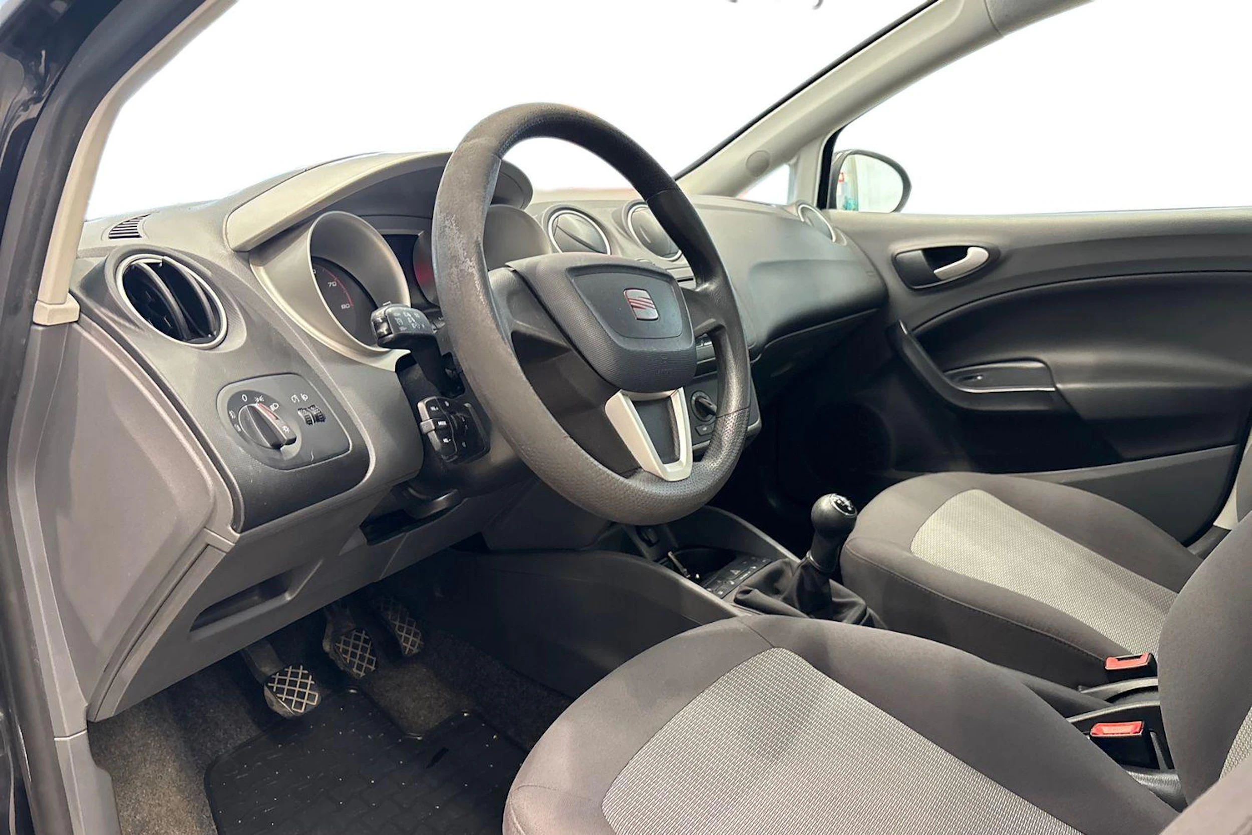 Musta SEAT IBIZA 2011 kuva 6.