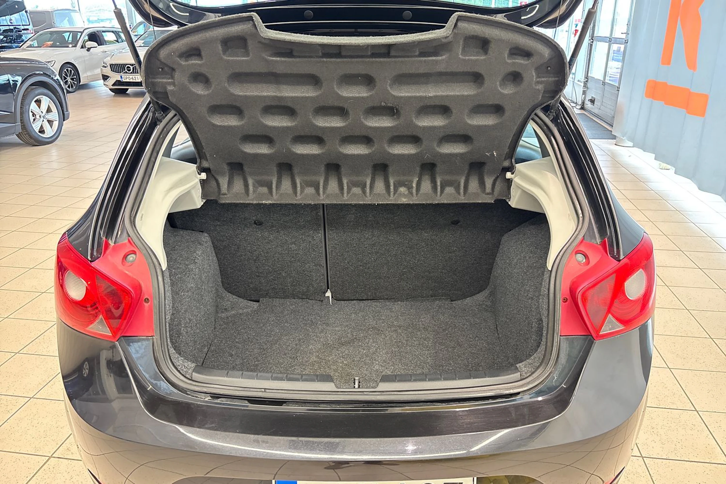 Musta SEAT IBIZA 2011 kuva 13.