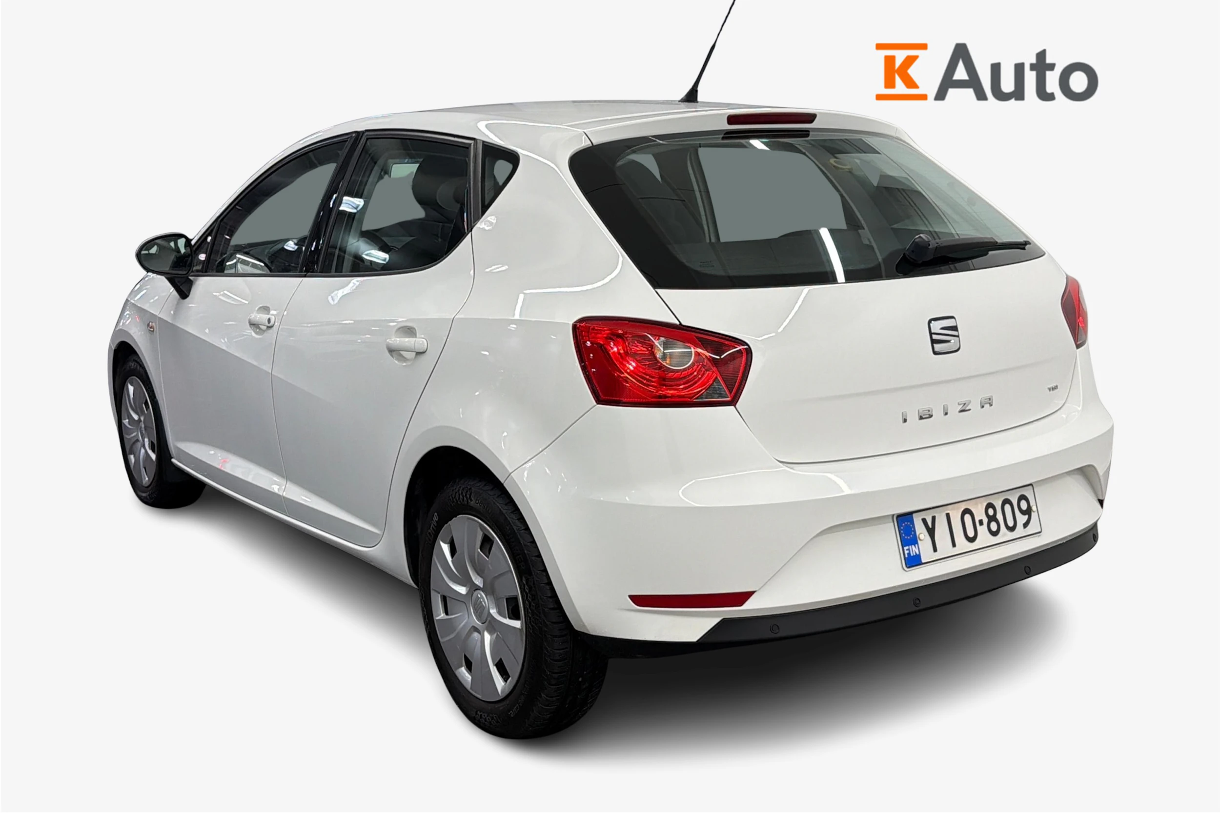 Valkoinen SEAT Ibiza 2014 kuva 2.