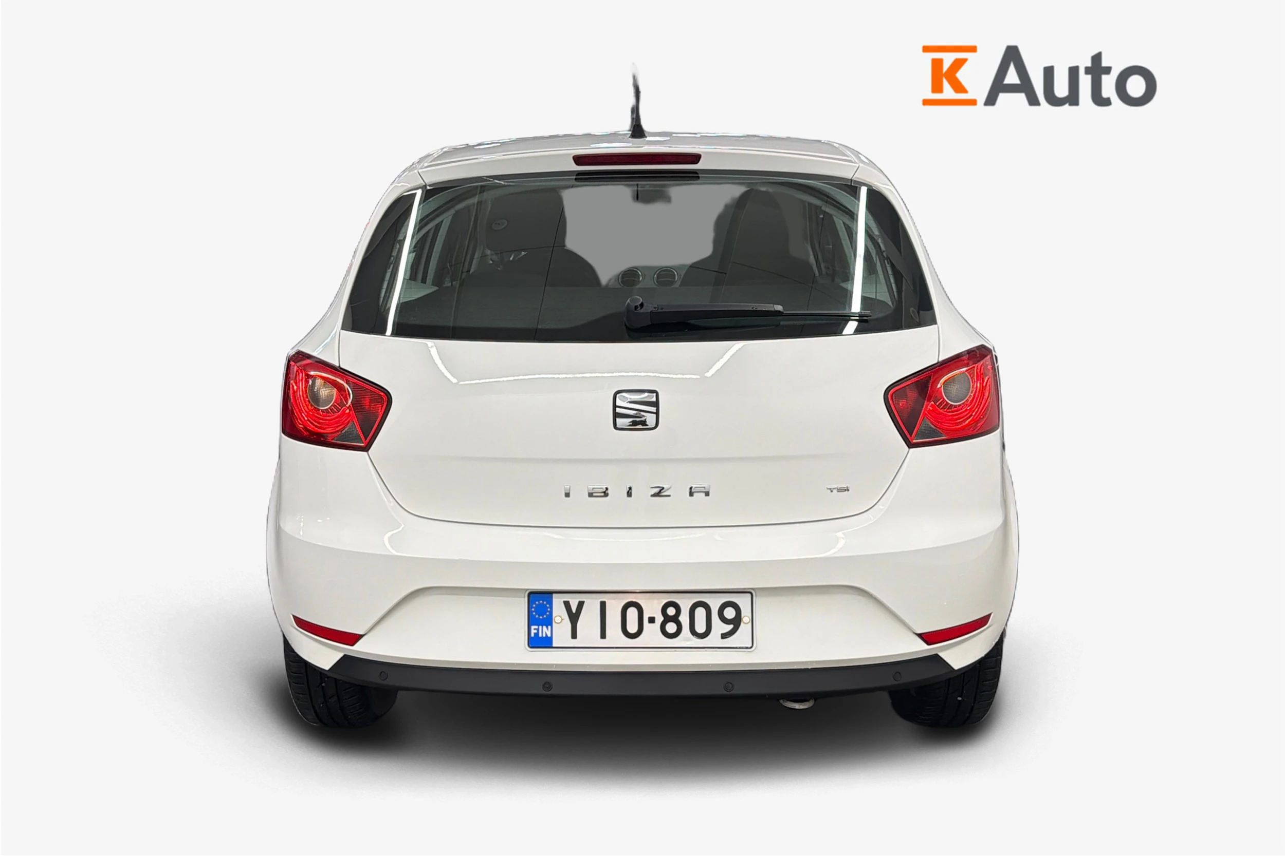 Valkoinen SEAT Ibiza 2014 kuva 3.
