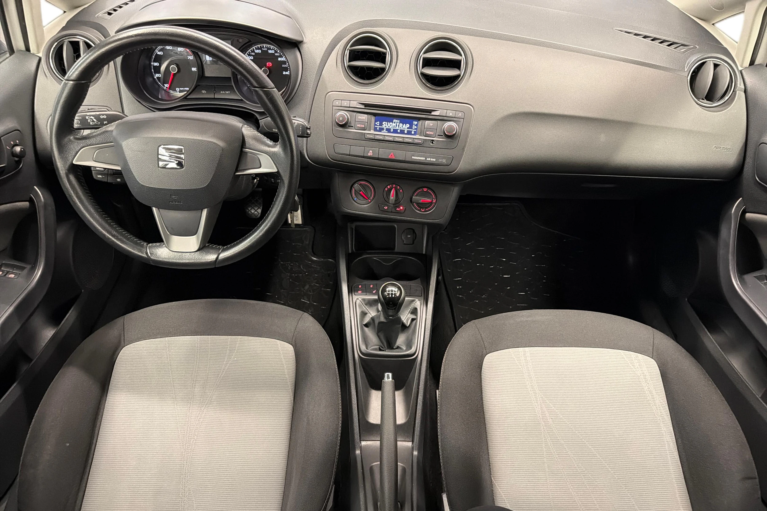 Valkoinen SEAT Ibiza 2014 kuva 7.