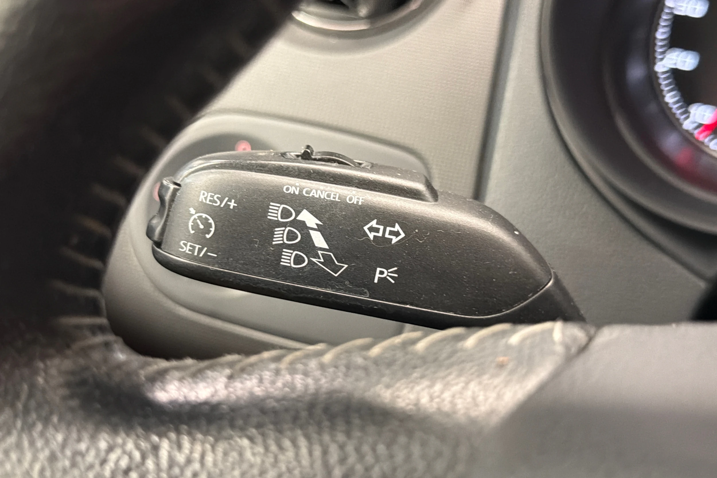 Valkoinen SEAT Ibiza 2014 kuva 13.