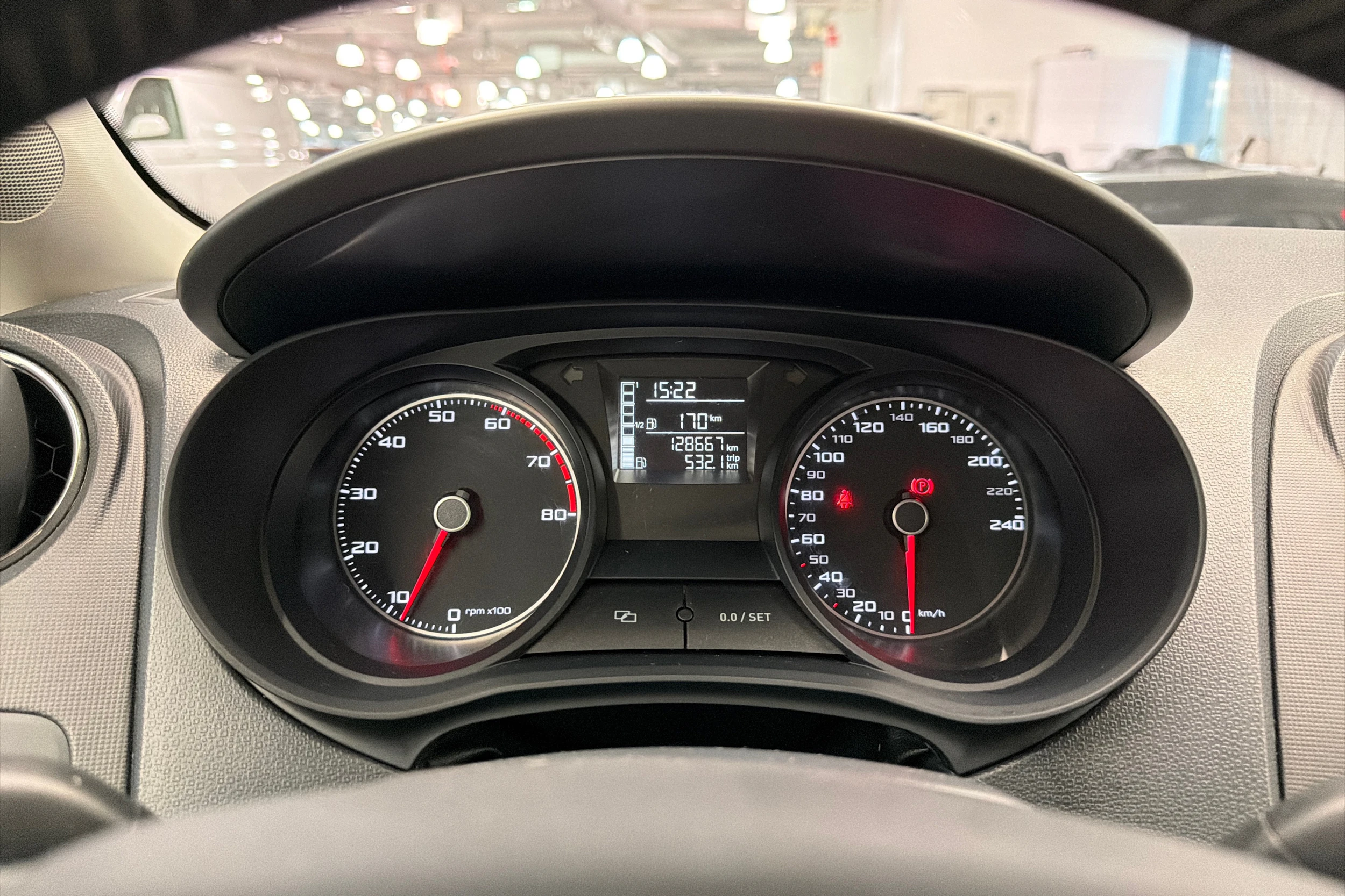 Valkoinen SEAT Ibiza 2014 kuva 15.