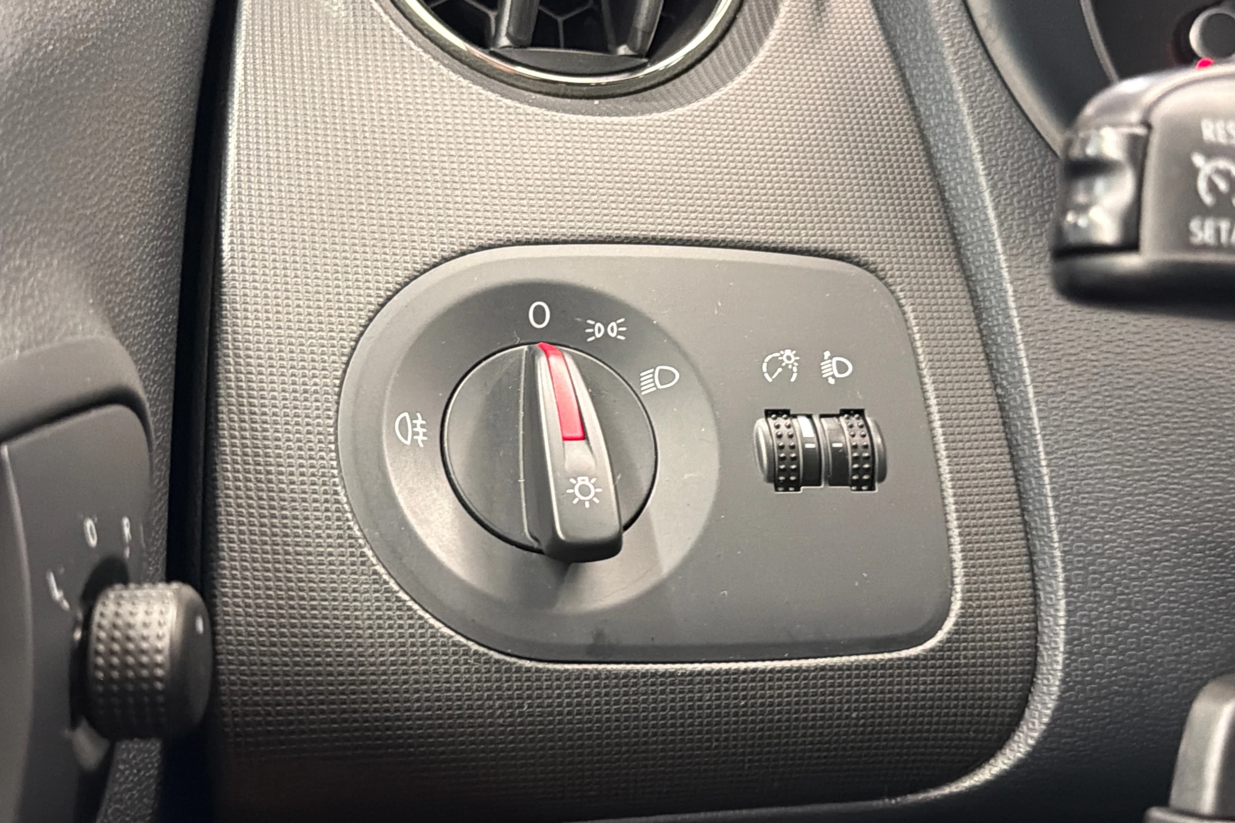 Valkoinen SEAT Ibiza 2014 kuva 16.